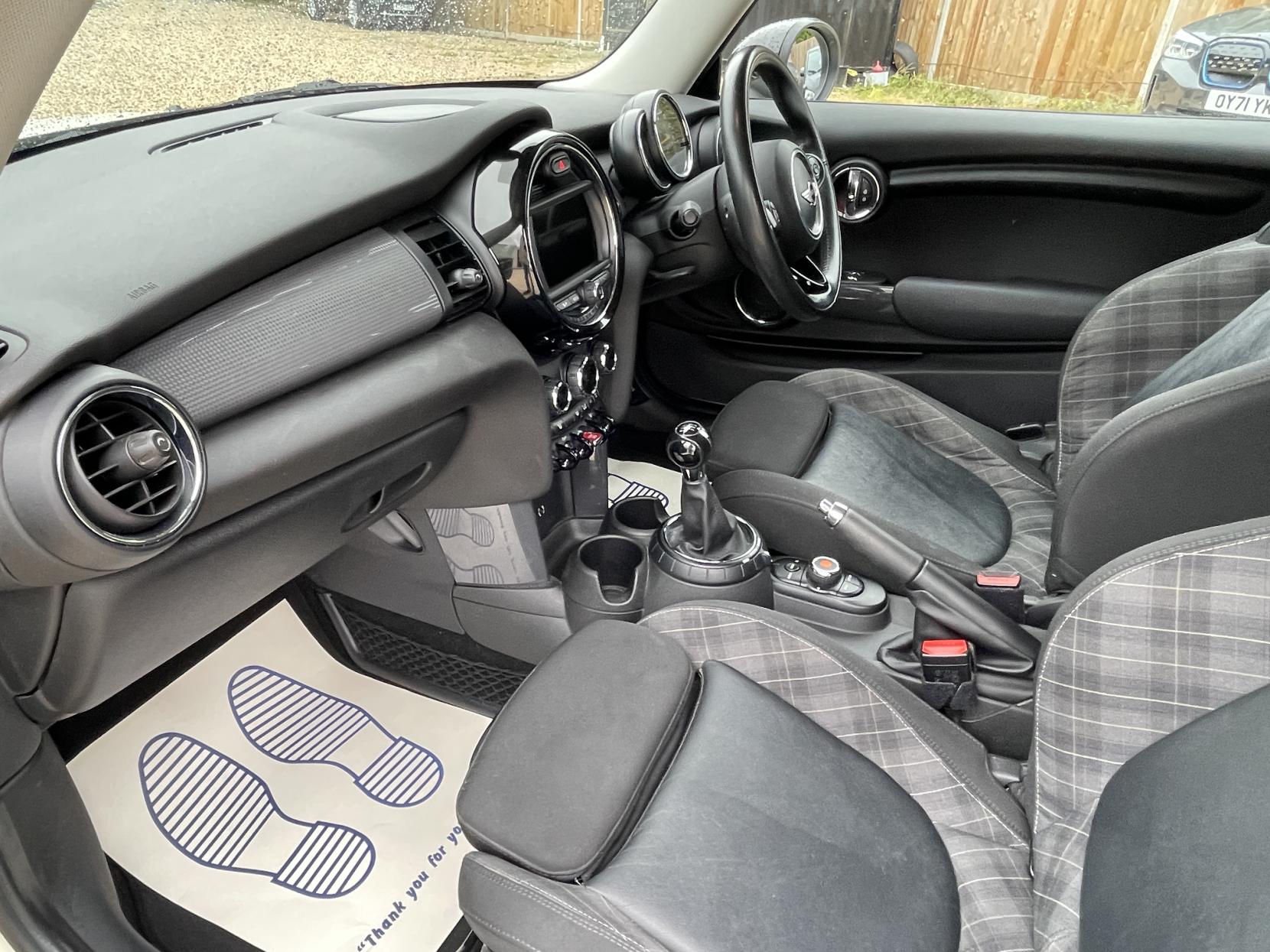 MINI Hatch 1.5 Cooper Hatchback 3dr Petrol Manual Euro 6 (s/s) (136 ps)