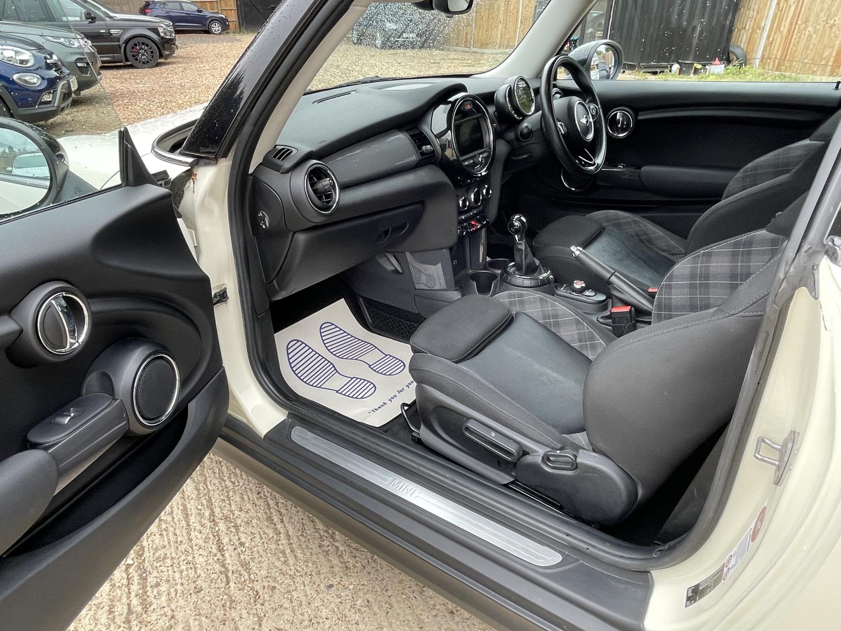 MINI Hatch 1.5 Cooper Hatchback 3dr Petrol Manual Euro 6 (s/s) (136 ps)