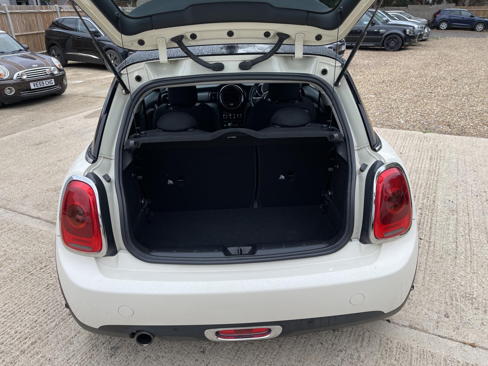MINI Hatch 1.5 Cooper Hatchback 3dr Petrol Manual Euro 6 (s/s) (136 ps)