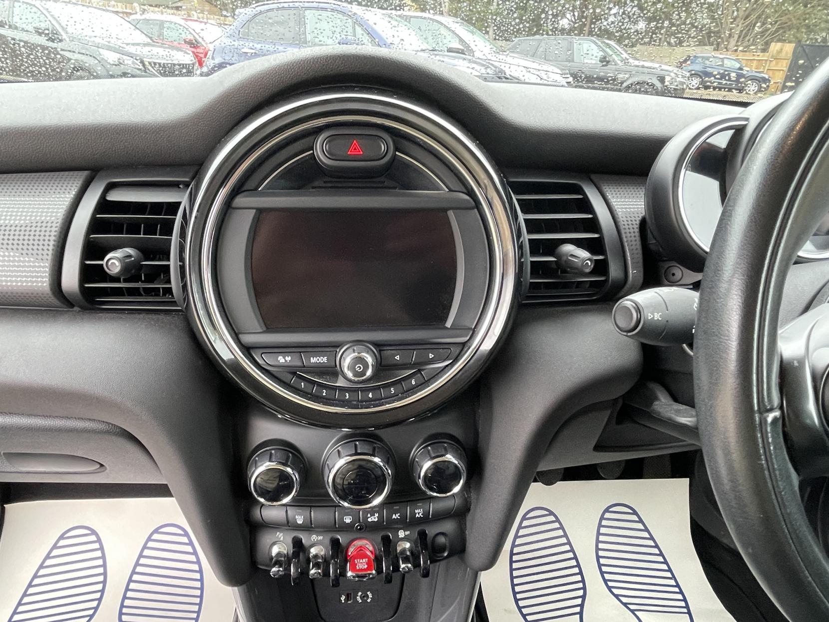 MINI Hatch 1.5 Cooper Hatchback 3dr Petrol Manual Euro 6 (s/s) (136 ps)
