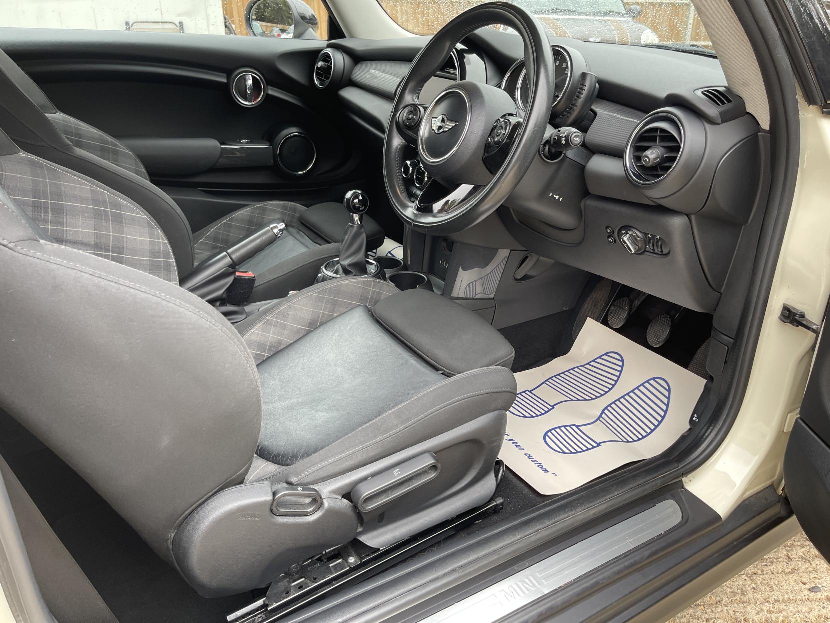 MINI Hatch 1.5 Cooper Hatchback 3dr Petrol Manual Euro 6 (s/s) (136 ps)