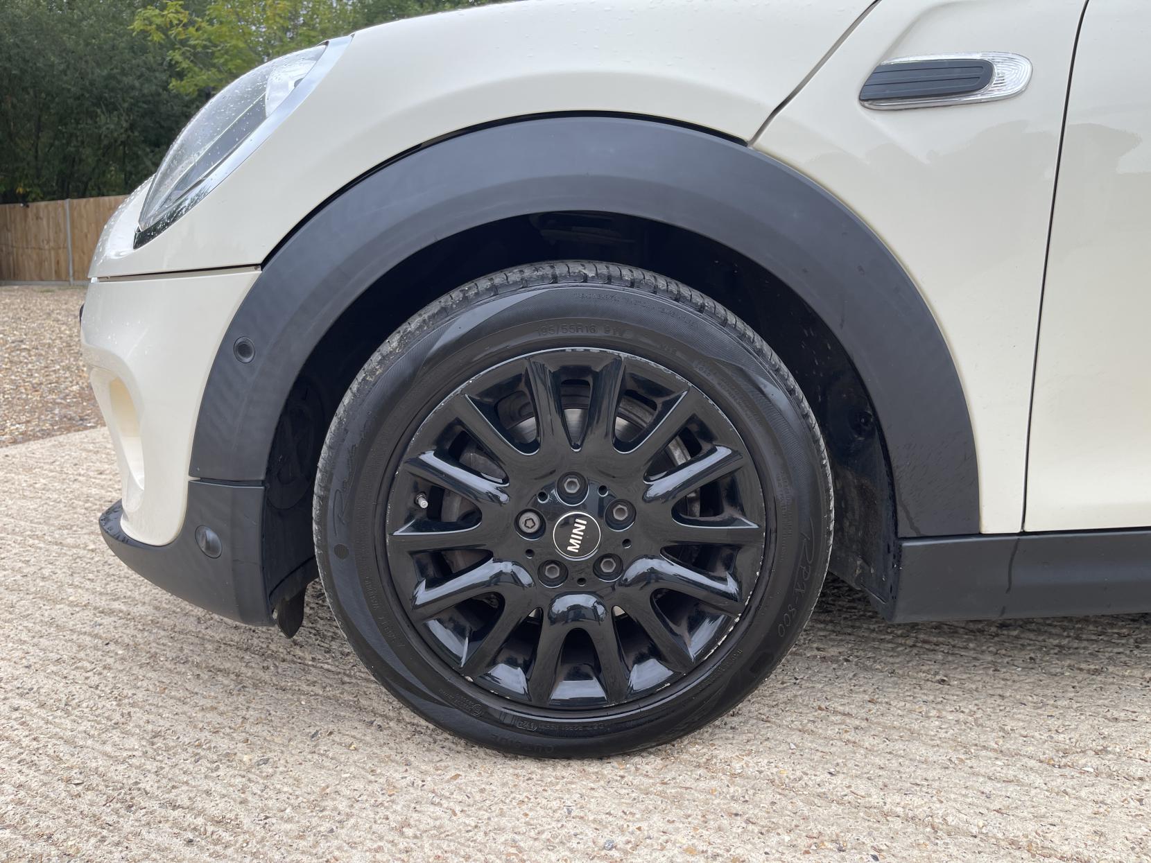 MINI Hatch 1.5 Cooper Hatchback 3dr Petrol Manual Euro 6 (s/s) (136 ps)
