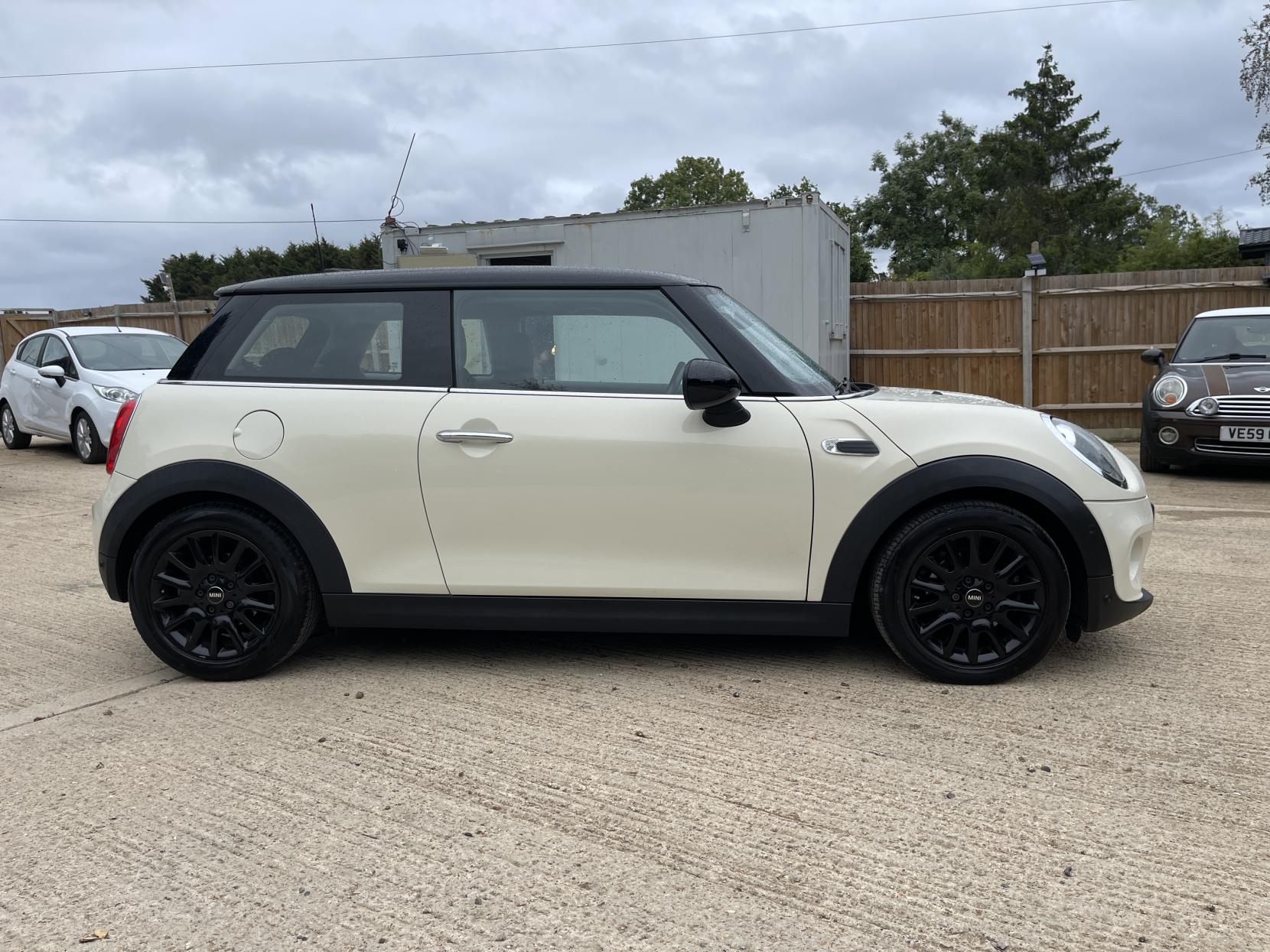 MINI Hatch 1.5 Cooper Hatchback 3dr Petrol Manual Euro 6 (s/s) (136 ps)