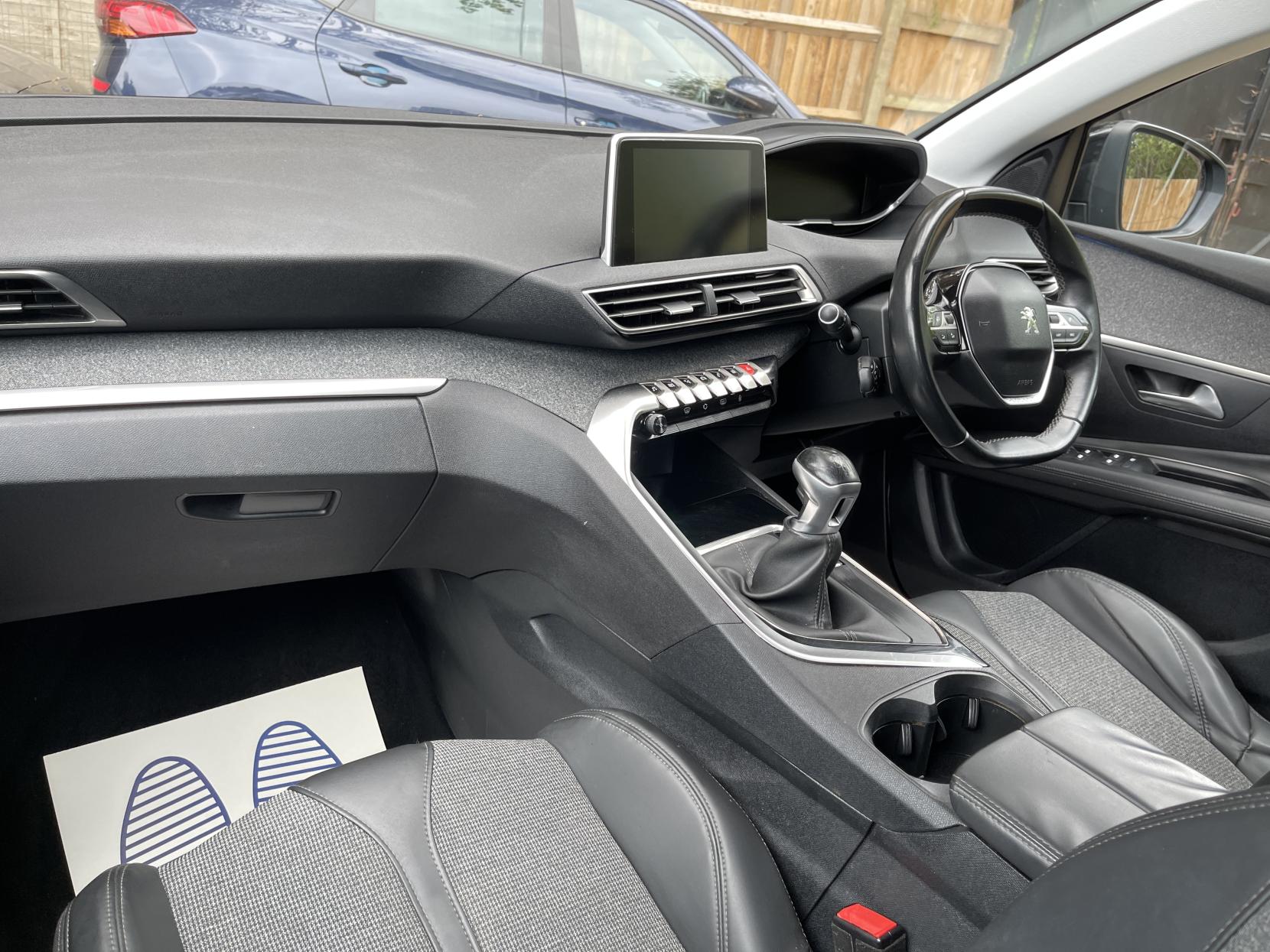 Peugeot 3008 1.6 BlueHDi Allure SUV 5dr Diesel Manual Euro 6 (s/s) (120 ps)