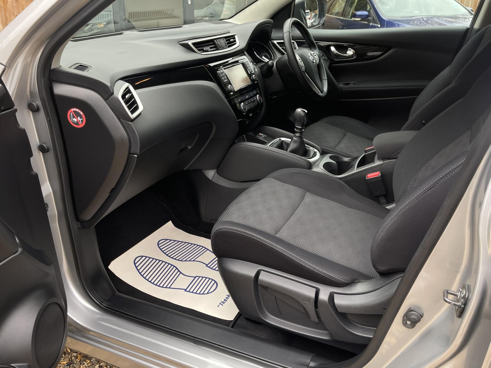 Nissan Qashqai 1.2 DIG-T N-Connecta SUV 5dr Petrol Manual 2WD Euro 6 (s/s) (115 ps)