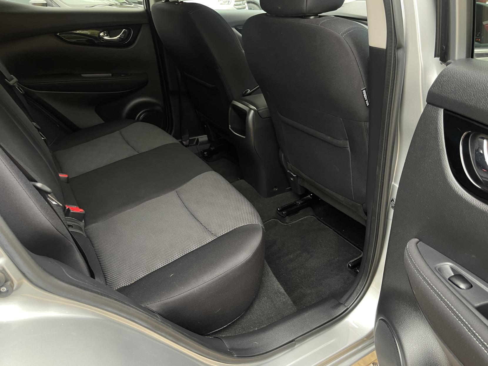 Nissan Qashqai 1.2 DIG-T N-Connecta SUV 5dr Petrol Manual 2WD Euro 6 (s/s) (115 ps)