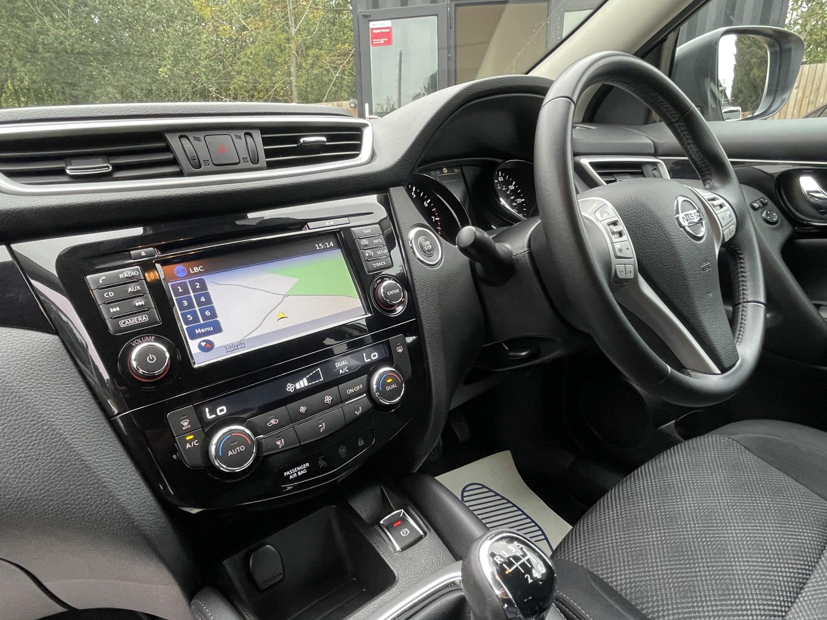Nissan Qashqai 1.2 DIG-T N-Connecta SUV 5dr Petrol Manual 2WD Euro 6 (s/s) (115 ps)