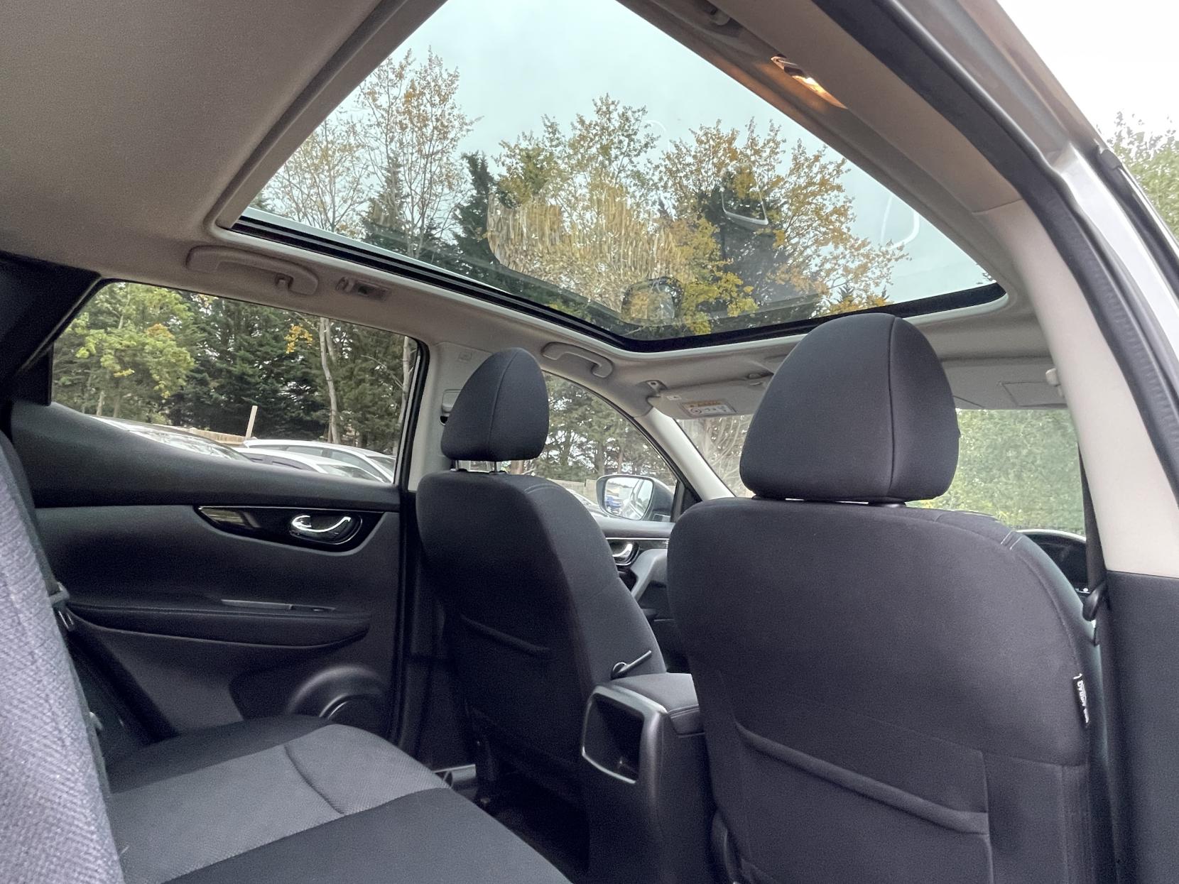 Nissan Qashqai 1.2 DIG-T N-Connecta SUV 5dr Petrol Manual 2WD Euro 6 (s/s) (115 ps)