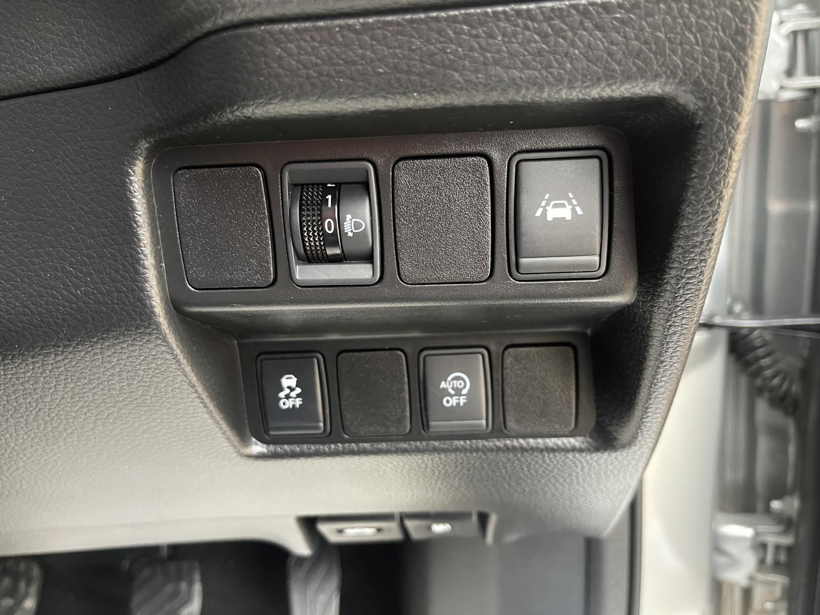 Nissan Qashqai 1.2 DIG-T N-Connecta SUV 5dr Petrol Manual 2WD Euro 6 (s/s) (115 ps)