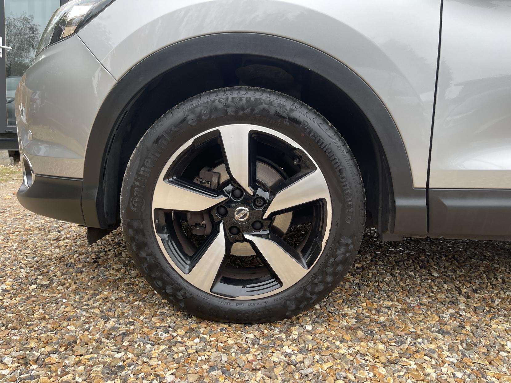Nissan Qashqai 1.2 DIG-T N-Connecta SUV 5dr Petrol Manual 2WD Euro 6 (s/s) (115 ps)