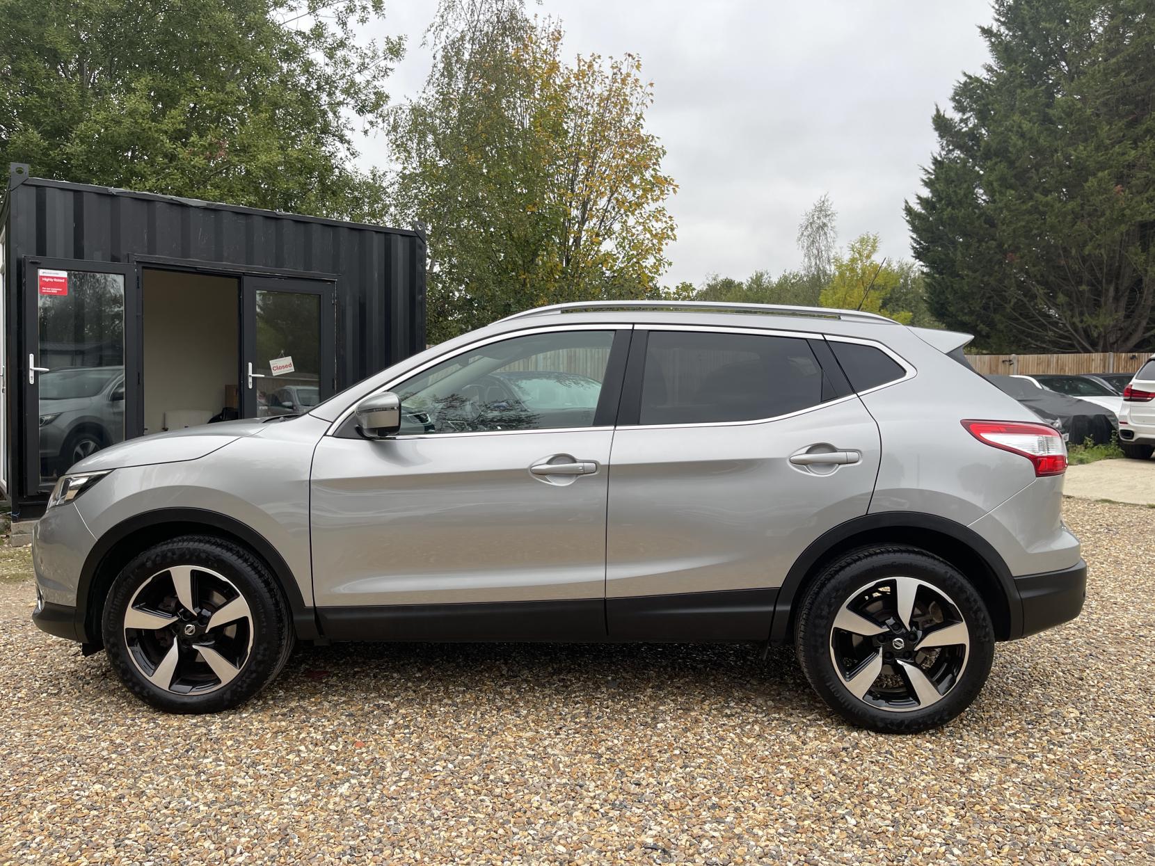 Nissan Qashqai 1.2 DIG-T N-Connecta SUV 5dr Petrol Manual 2WD Euro 6 (s/s) (115 ps)