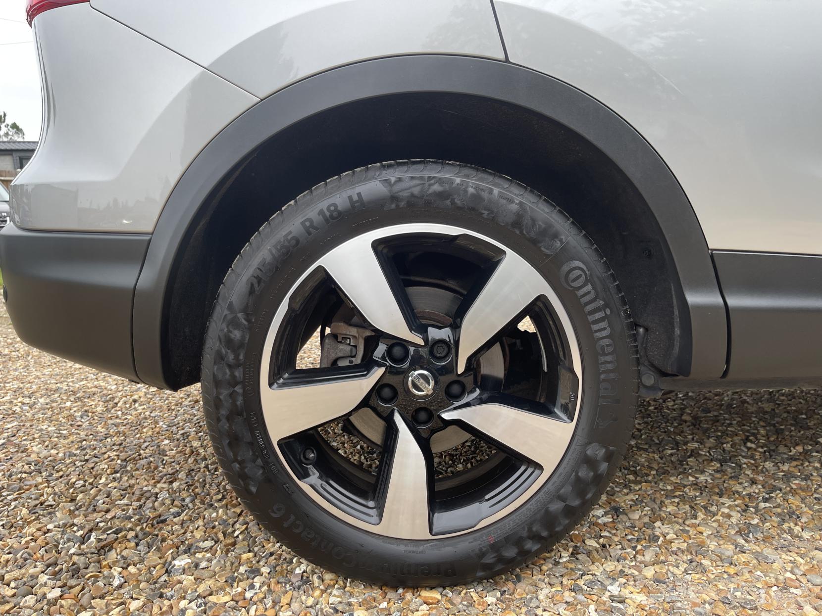 Nissan Qashqai 1.2 DIG-T N-Connecta SUV 5dr Petrol Manual 2WD Euro 6 (s/s) (115 ps)