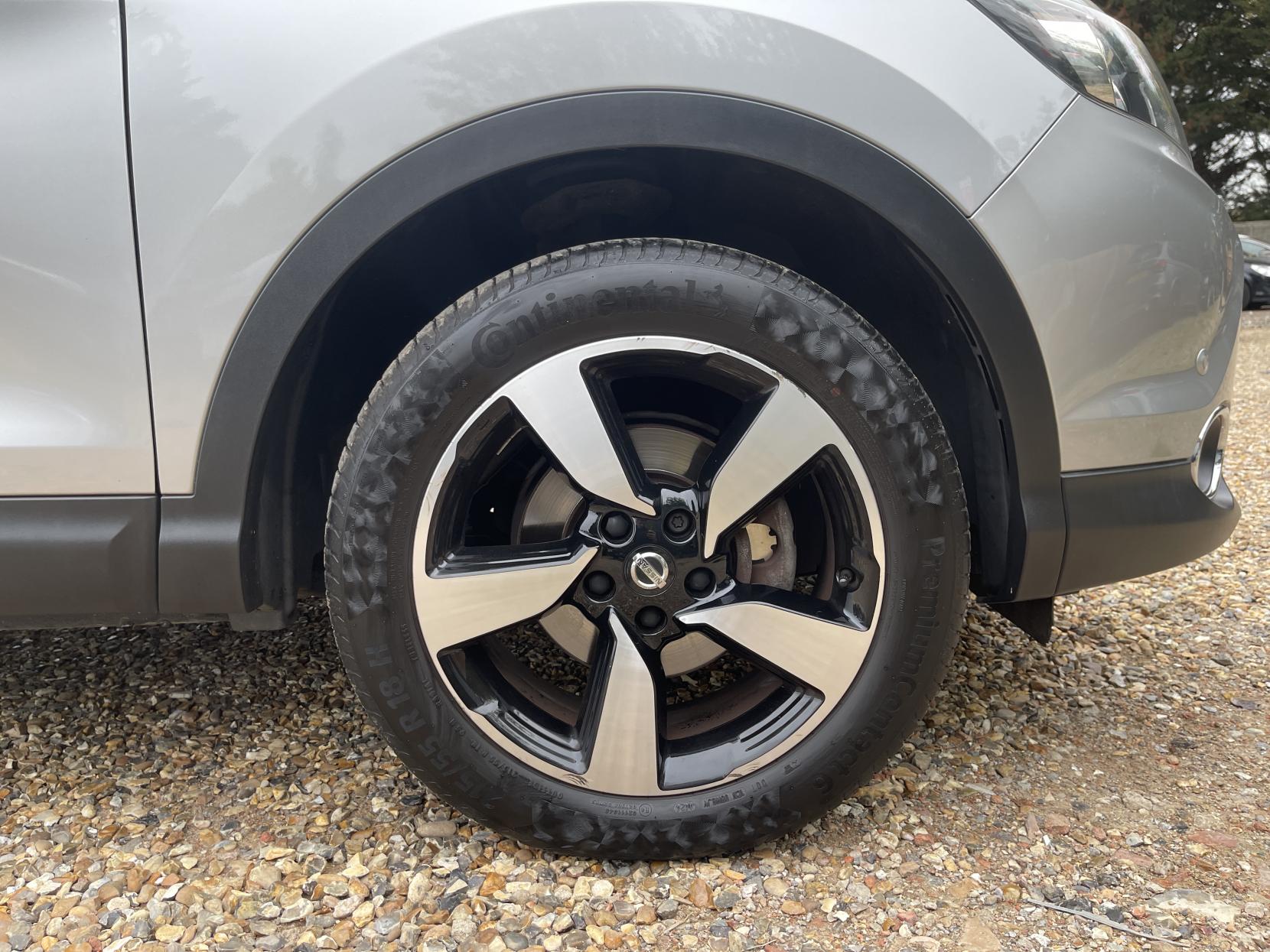 Nissan Qashqai 1.2 DIG-T N-Connecta SUV 5dr Petrol Manual 2WD Euro 6 (s/s) (115 ps)