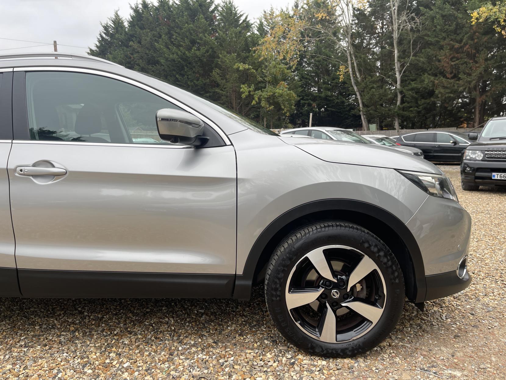 Nissan Qashqai 1.2 DIG-T N-Connecta SUV 5dr Petrol Manual 2WD Euro 6 (s/s) (115 ps)