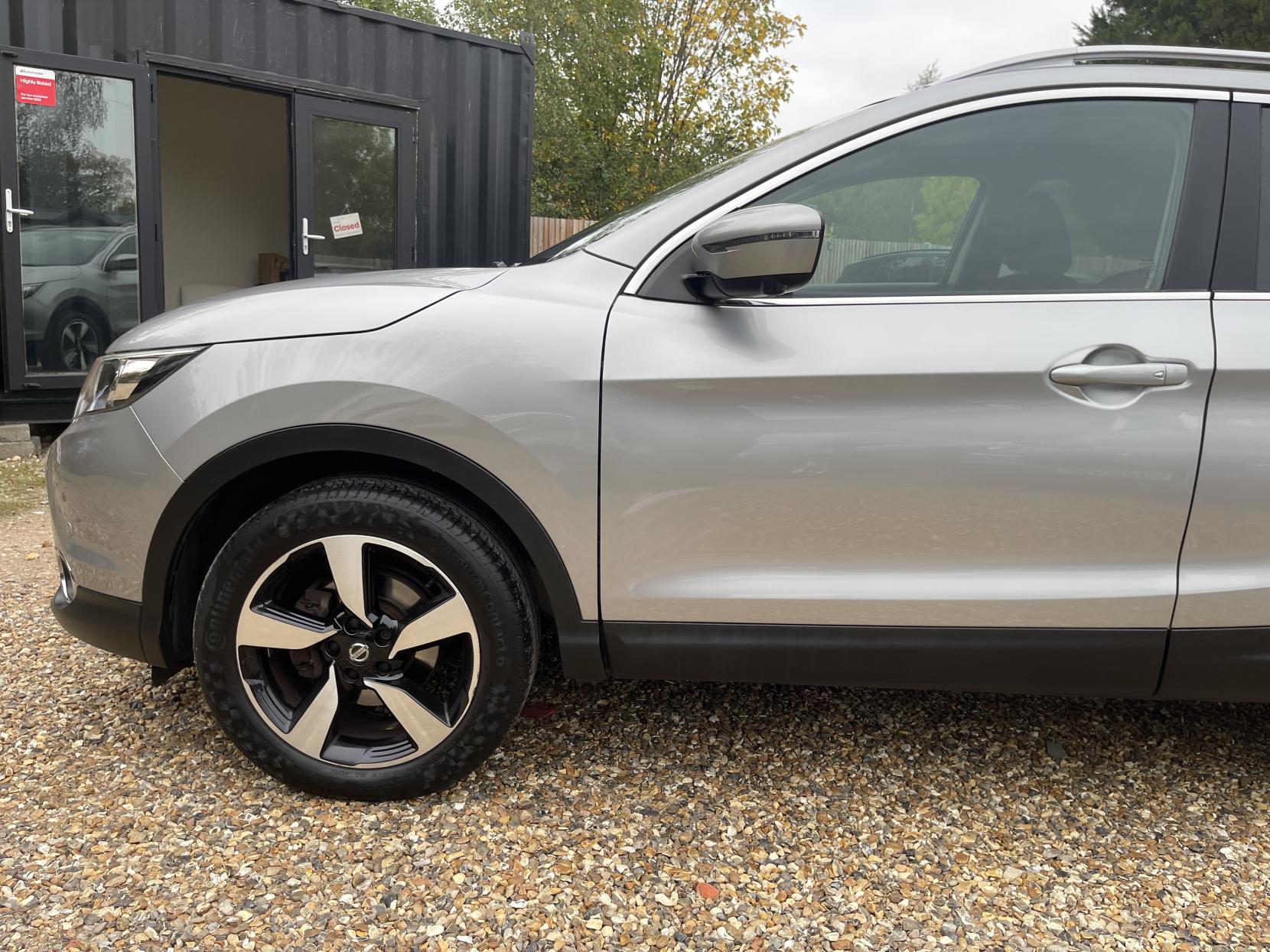 Nissan Qashqai 1.2 DIG-T N-Connecta SUV 5dr Petrol Manual 2WD Euro 6 (s/s) (115 ps)