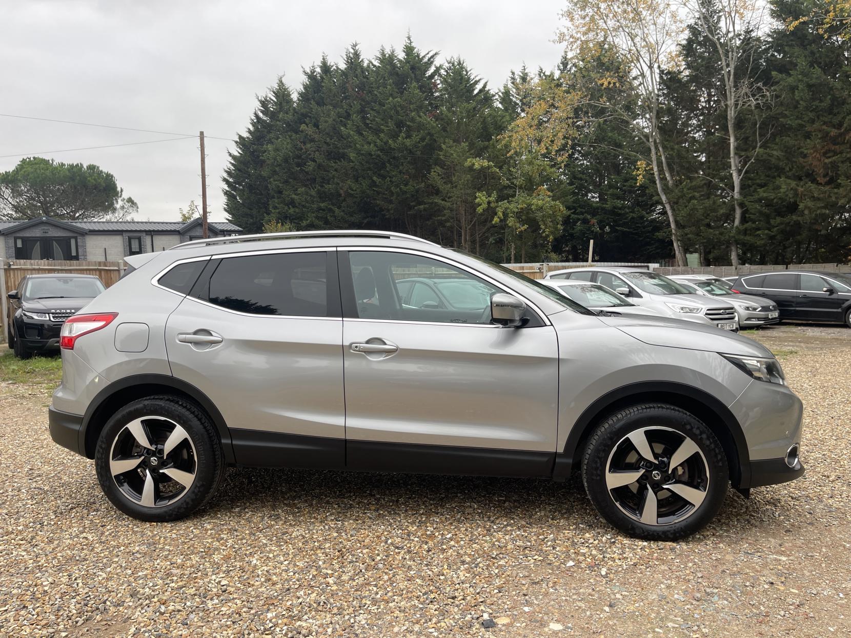 Nissan Qashqai 1.2 DIG-T N-Connecta SUV 5dr Petrol Manual 2WD Euro 6 (s/s) (115 ps)