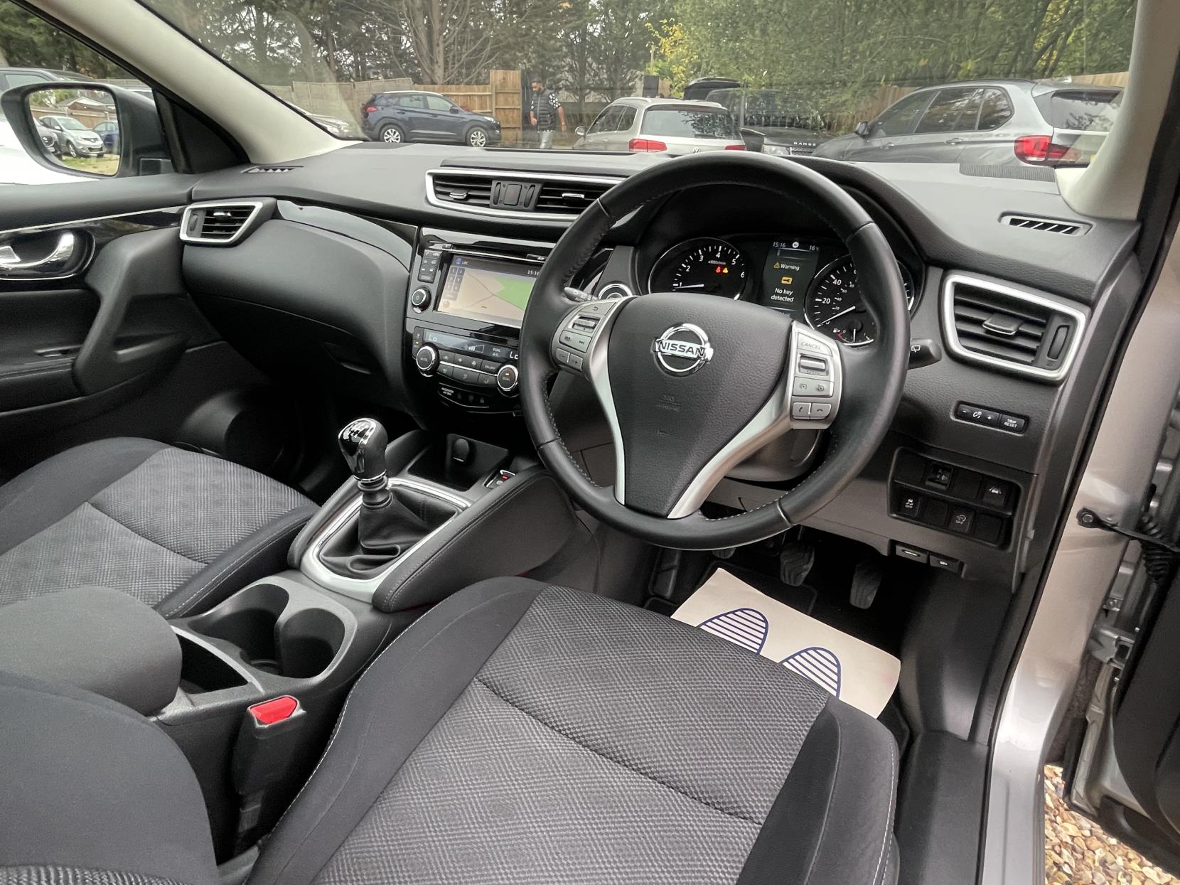 Nissan Qashqai 1.2 DIG-T N-Connecta SUV 5dr Petrol Manual 2WD Euro 6 (s/s) (115 ps)