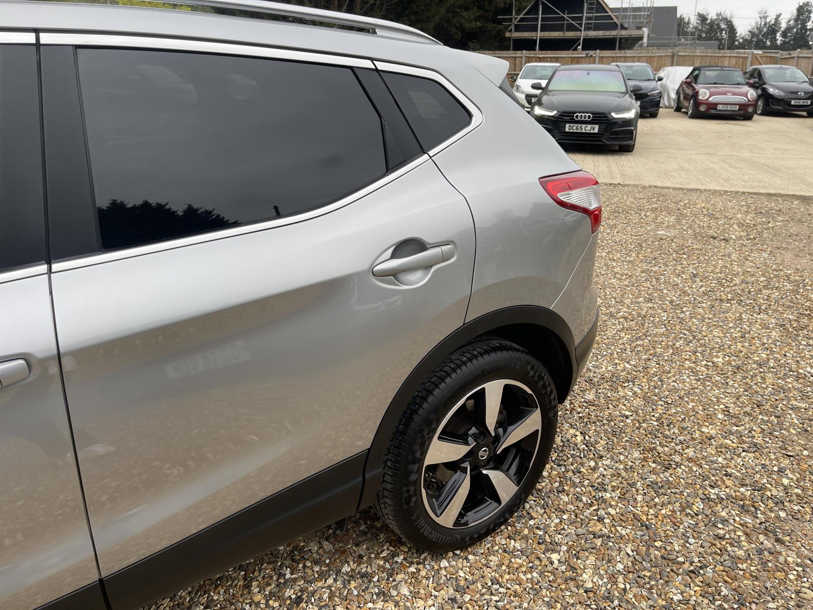 Nissan Qashqai 1.2 DIG-T N-Connecta SUV 5dr Petrol Manual 2WD Euro 6 (s/s) (115 ps)