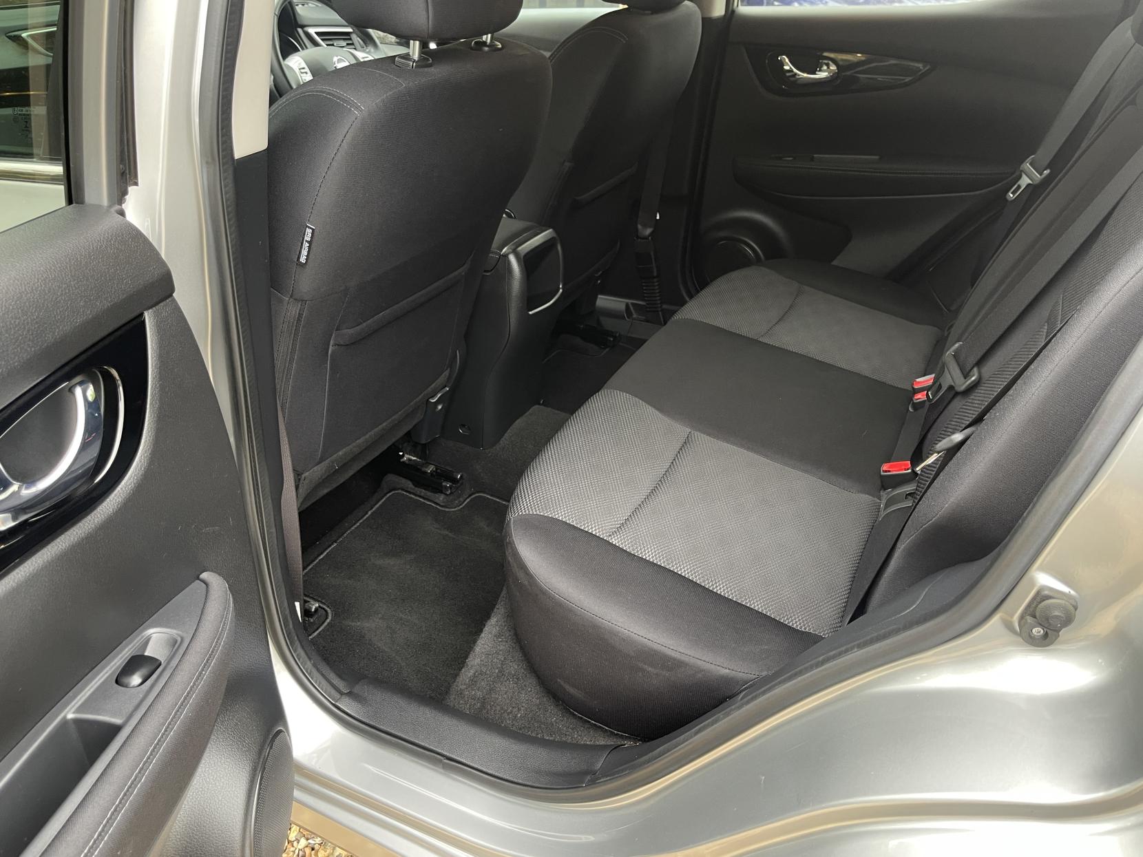 Nissan Qashqai 1.2 DIG-T N-Connecta SUV 5dr Petrol Manual 2WD Euro 6 (s/s) (115 ps)