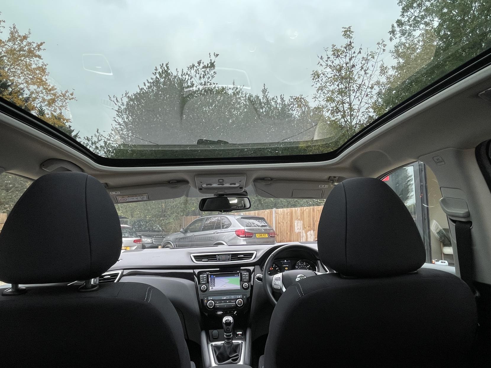 Nissan Qashqai 1.2 DIG-T N-Connecta SUV 5dr Petrol Manual 2WD Euro 6 (s/s) (115 ps)