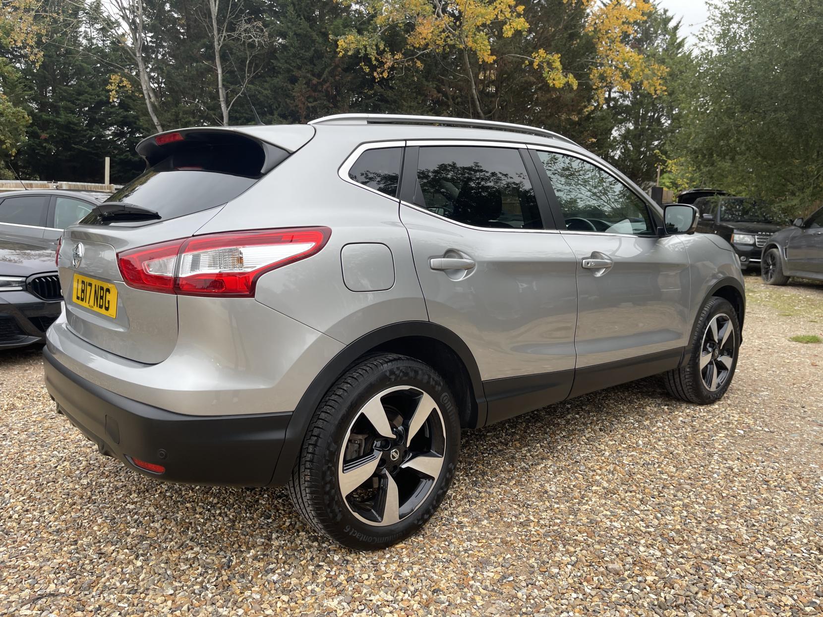 Nissan Qashqai 1.2 DIG-T N-Connecta SUV 5dr Petrol Manual 2WD Euro 6 (s/s) (115 ps)