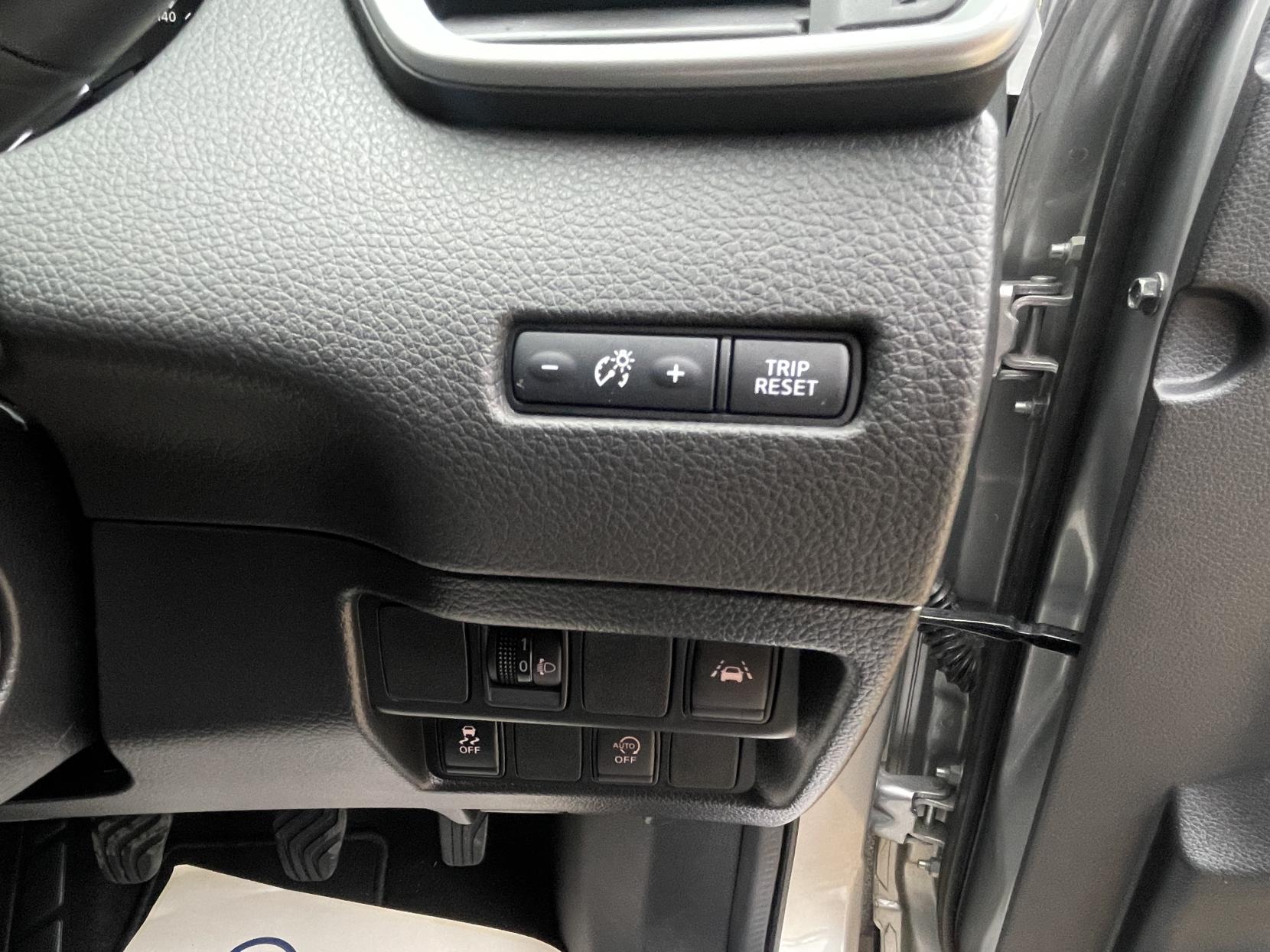 Nissan Qashqai 1.2 DIG-T N-Connecta SUV 5dr Petrol Manual 2WD Euro 6 (s/s) (115 ps)