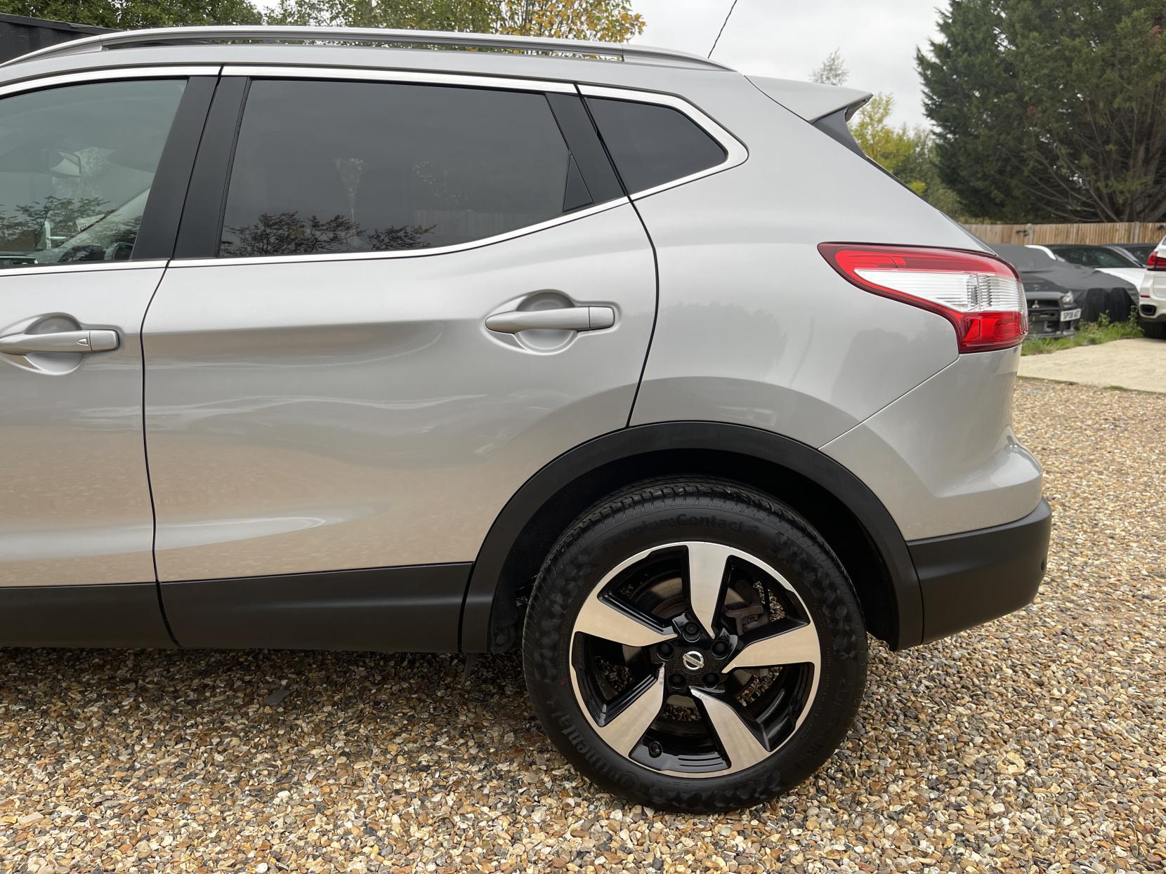 Nissan Qashqai 1.2 DIG-T N-Connecta SUV 5dr Petrol Manual 2WD Euro 6 (s/s) (115 ps)