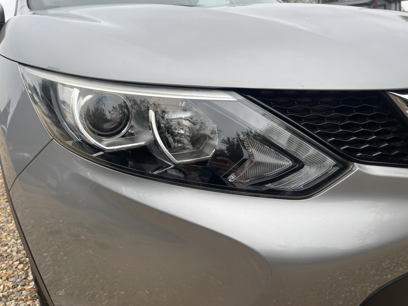 Nissan Qashqai 1.2 DIG-T N-Connecta SUV 5dr Petrol Manual 2WD Euro 6 (s/s) (115 ps)