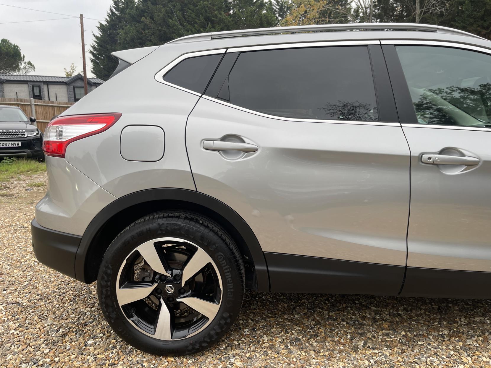 Nissan Qashqai 1.2 DIG-T N-Connecta SUV 5dr Petrol Manual 2WD Euro 6 (s/s) (115 ps)