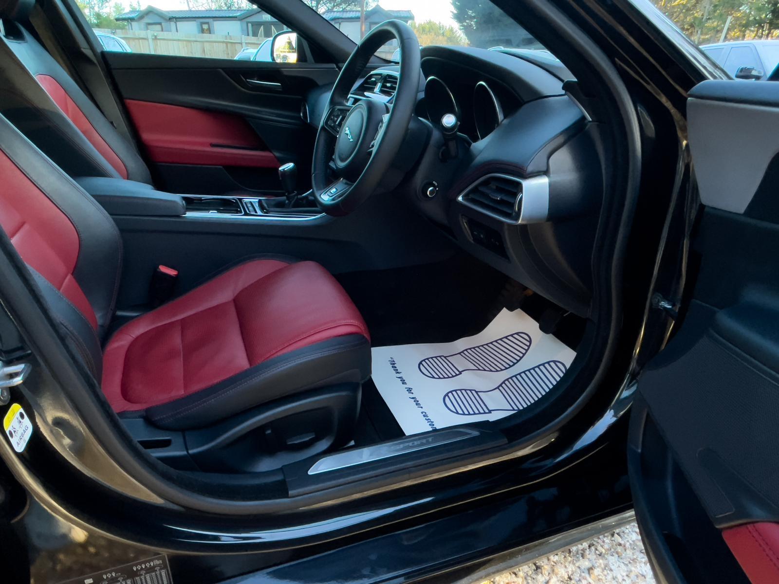 Jaguar XE 2.0d R-Sport Saloon 4dr Diesel Manual Euro 6 (s/s) (180 ps)