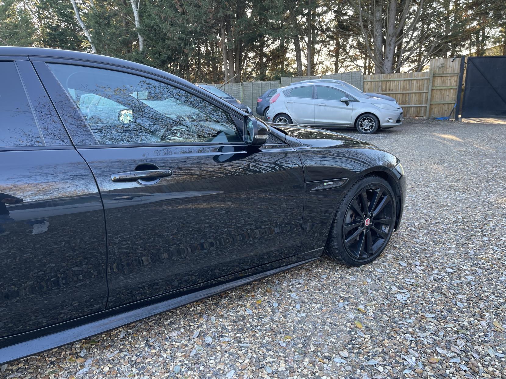 Jaguar XE 2.0d R-Sport Saloon 4dr Diesel Manual Euro 6 (s/s) (180 ps)