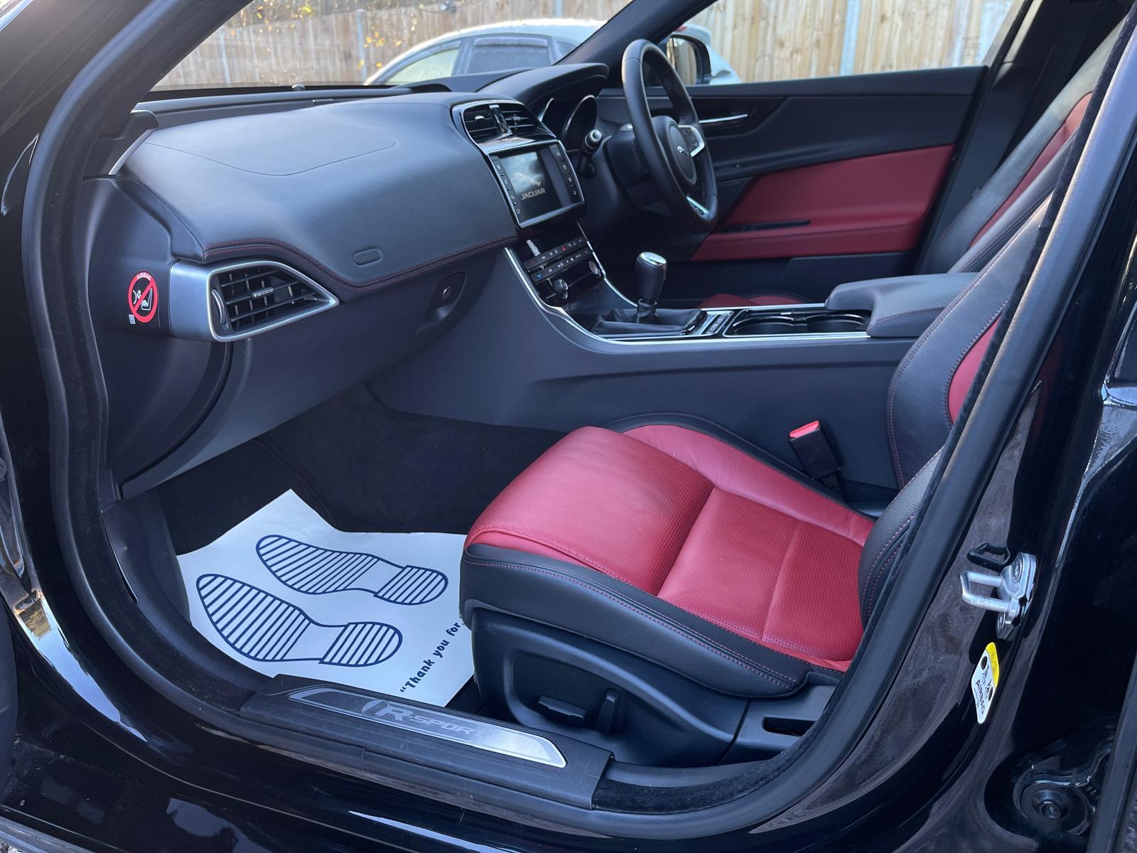 Jaguar XE 2.0d R-Sport Saloon 4dr Diesel Manual Euro 6 (s/s) (180 ps)