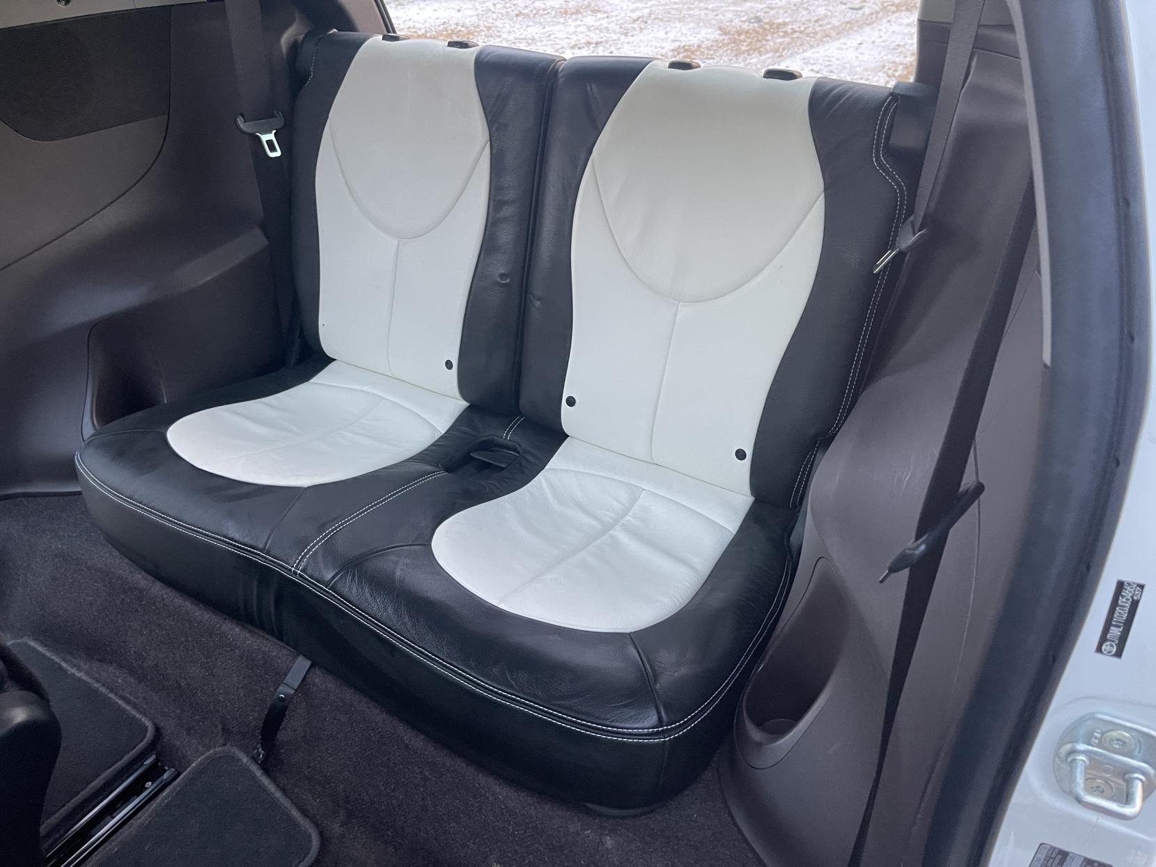 Toyota iQ 1.0 VVT-i 2 Hatchback 3dr Petrol Manual Euro 4 (68 bhp)