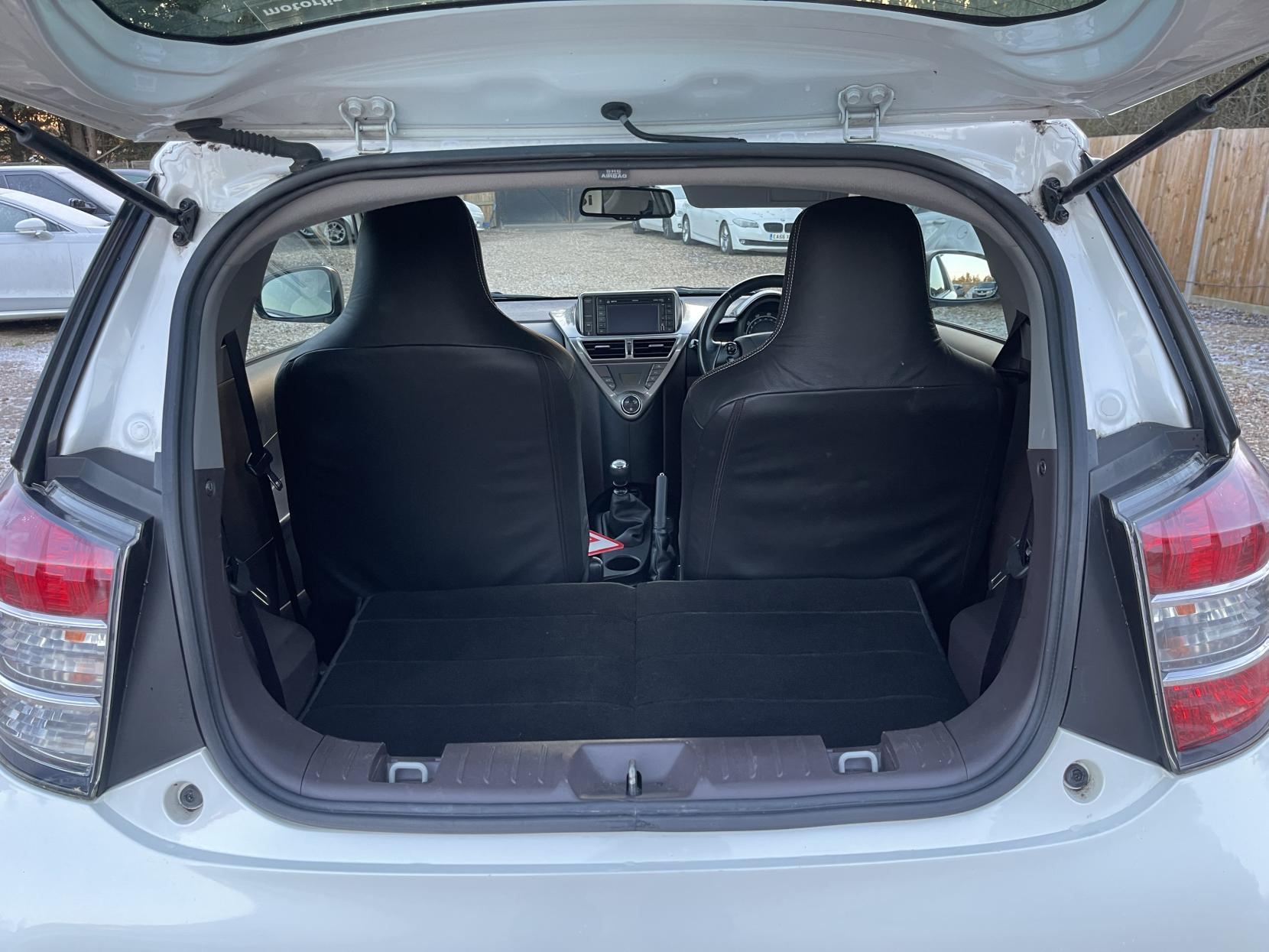 Toyota iQ 1.0 VVT-i 2 Hatchback 3dr Petrol Manual Euro 4 (68 bhp)