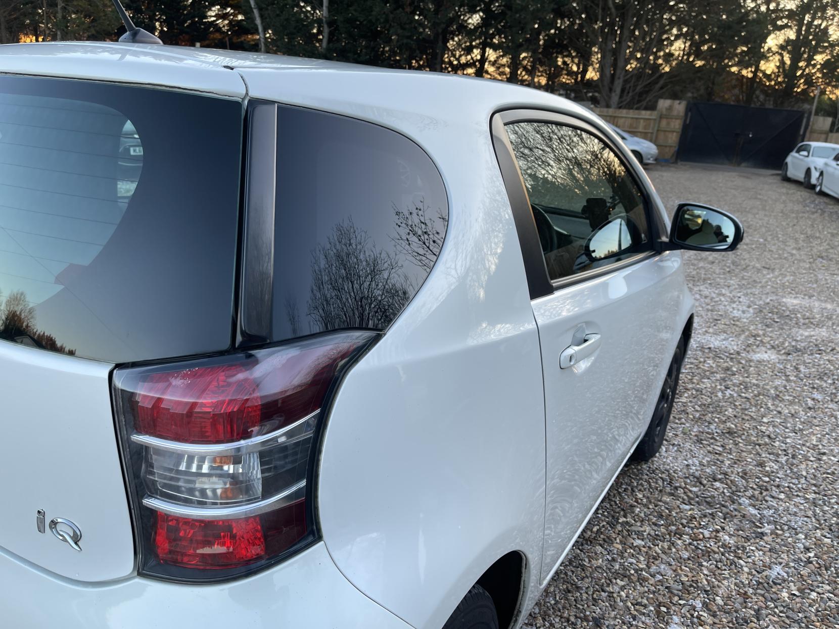 Toyota iQ 1.0 VVT-i 2 Hatchback 3dr Petrol Manual Euro 4 (68 bhp)