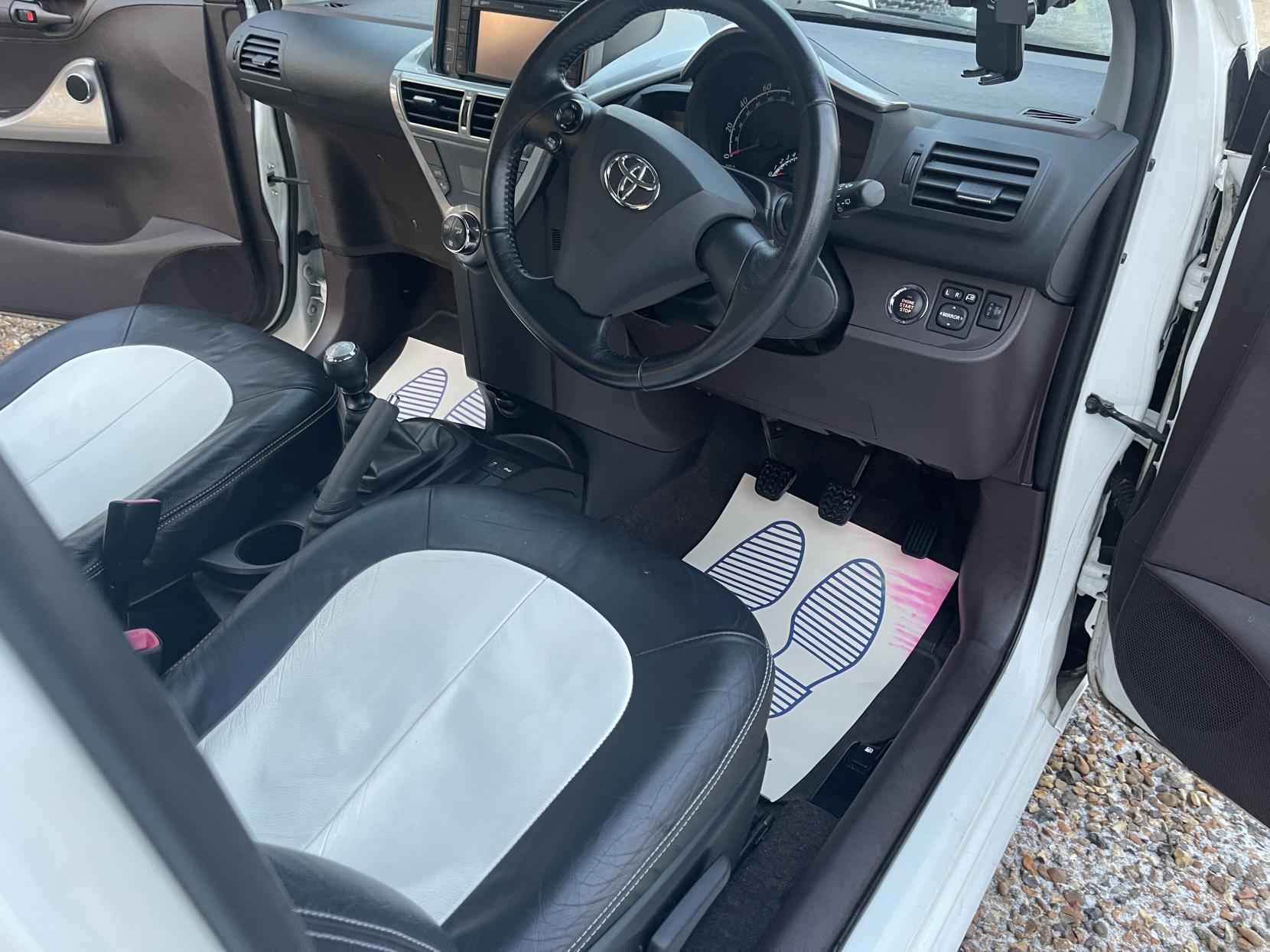 Toyota iQ 1.0 VVT-i 2 Hatchback 3dr Petrol Manual Euro 4 (68 bhp)