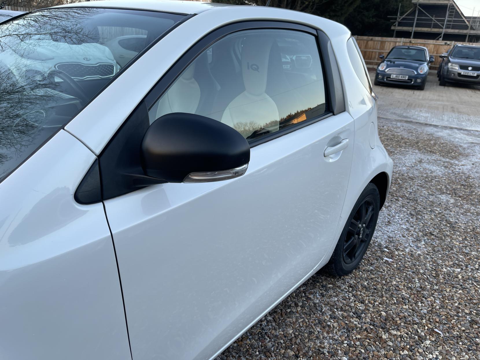 Toyota iQ 1.0 VVT-i 2 Hatchback 3dr Petrol Manual Euro 4 (68 bhp)