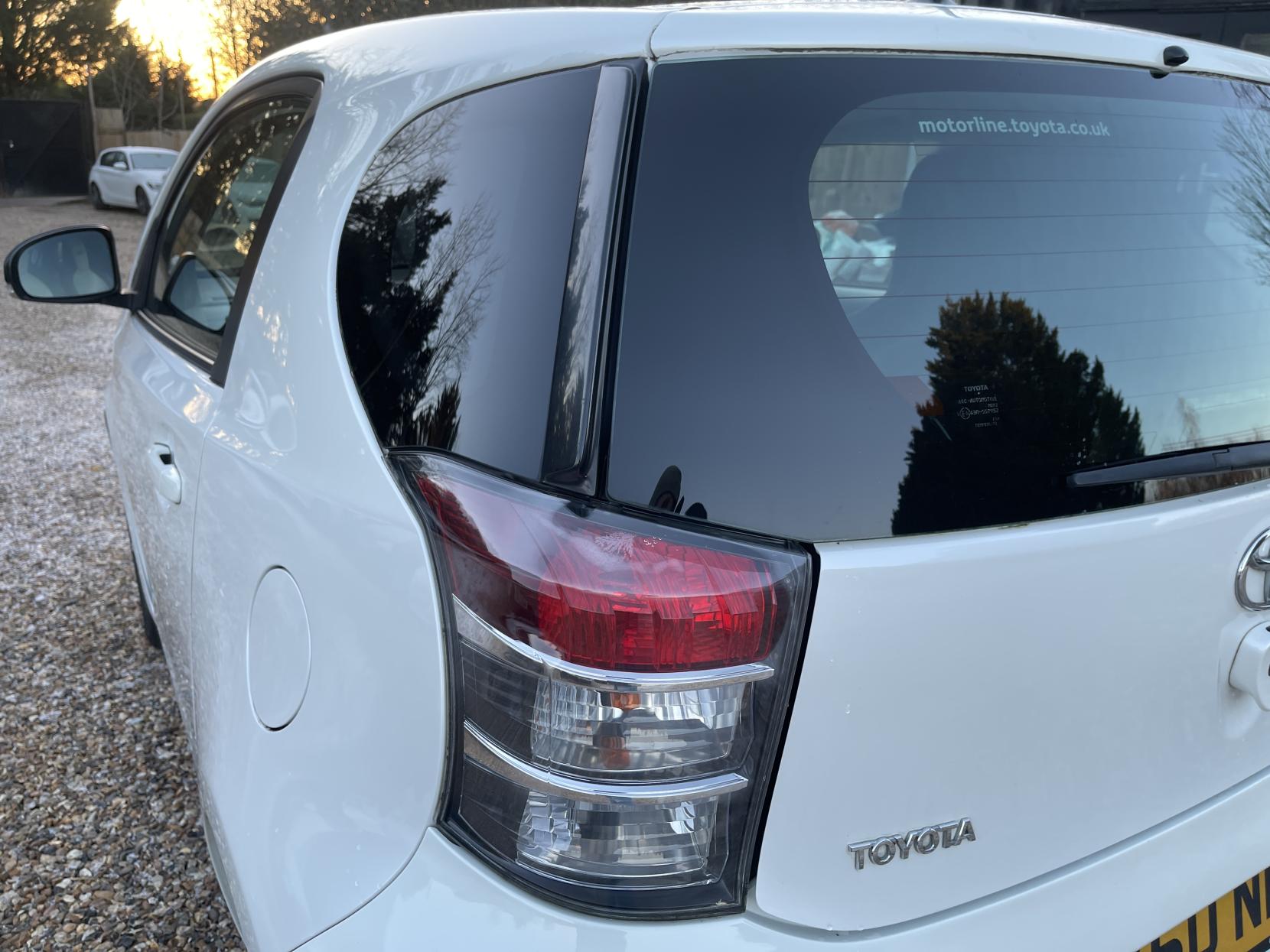 Toyota iQ 1.0 VVT-i 2 Hatchback 3dr Petrol Manual Euro 4 (68 bhp)