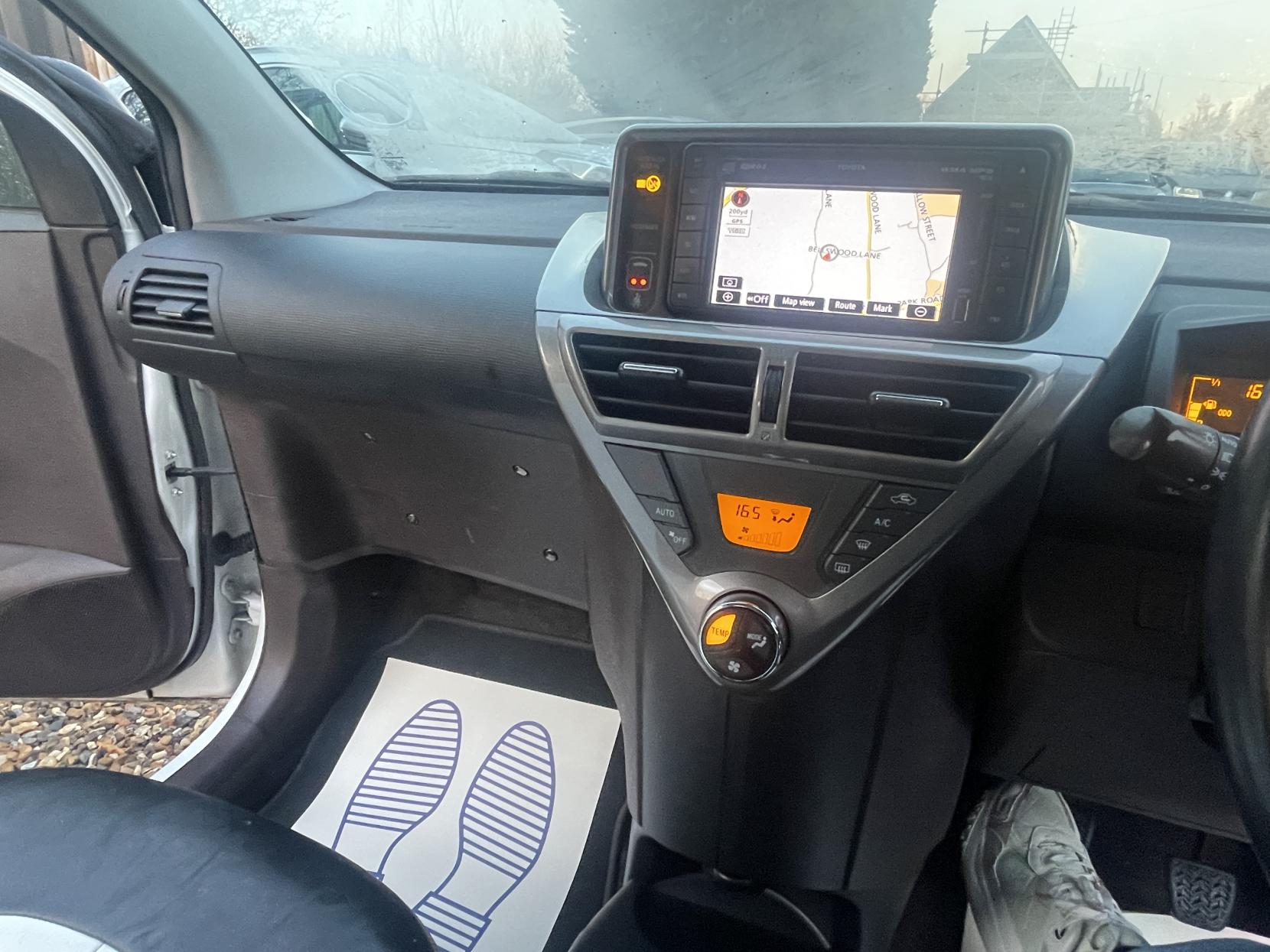 Toyota iQ 1.0 VVT-i 2 Hatchback 3dr Petrol Manual Euro 4 (68 bhp)