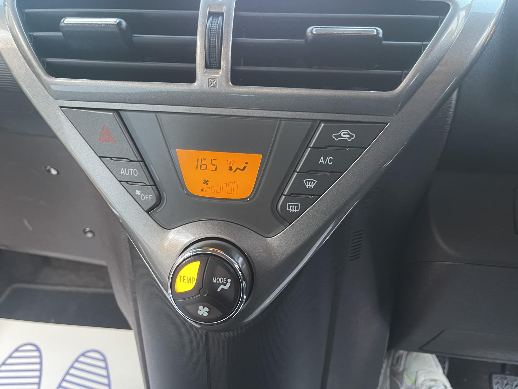 Toyota iQ 1.0 VVT-i 2 Hatchback 3dr Petrol Manual Euro 4 (68 bhp)