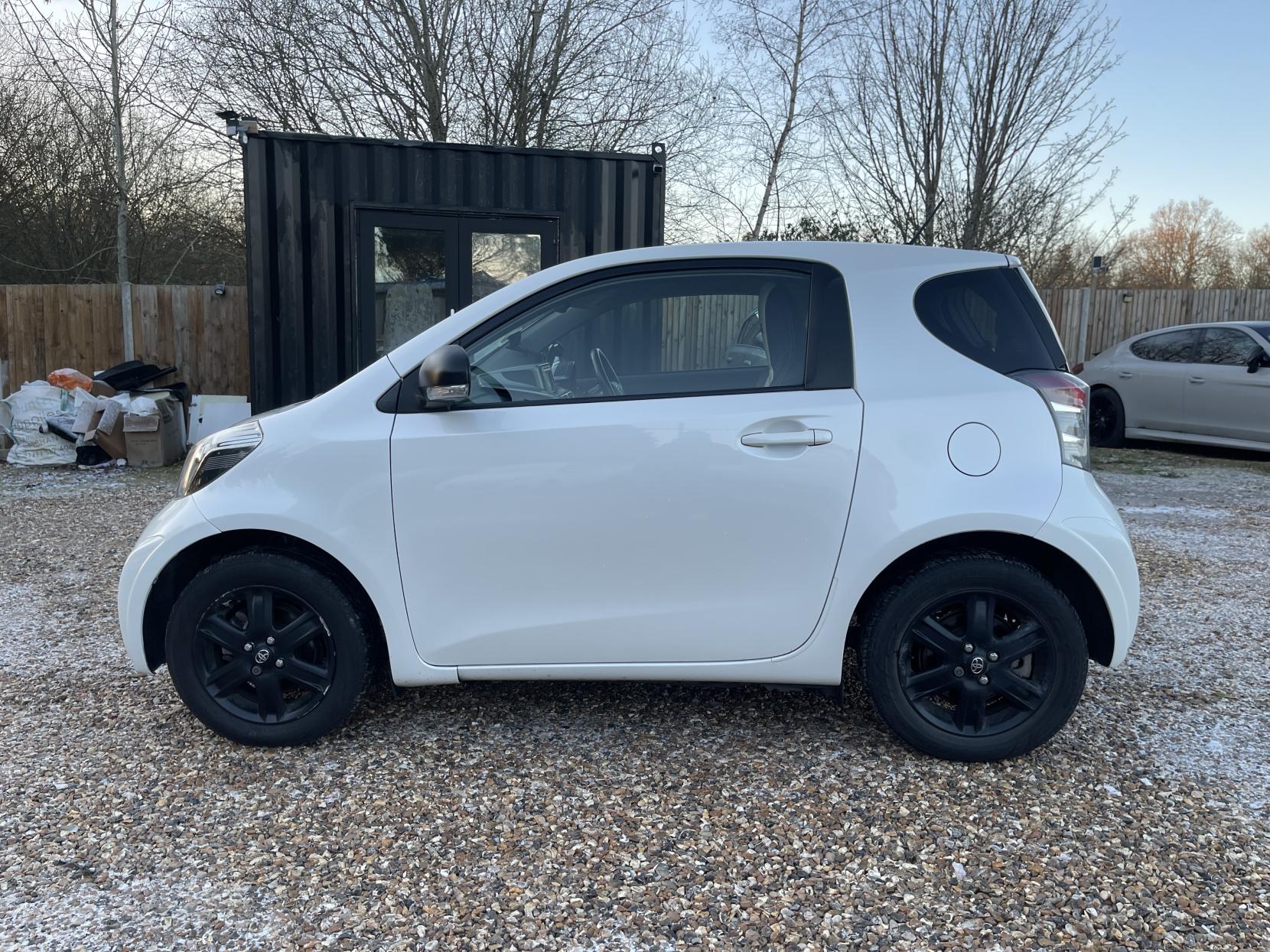 Toyota iQ 1.0 VVT-i 2 Hatchback 3dr Petrol Manual Euro 4 (68 bhp)