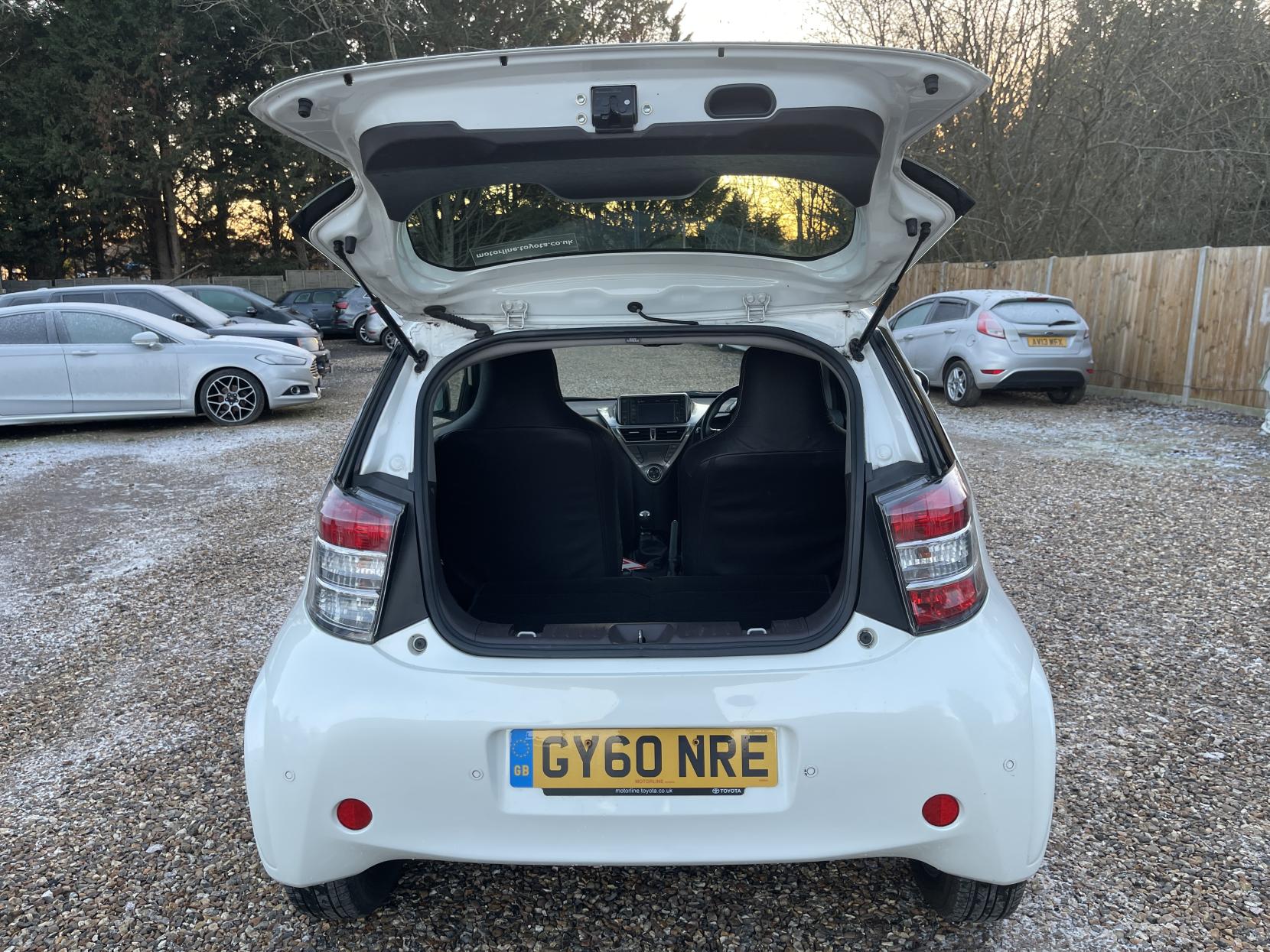 Toyota iQ 1.0 VVT-i 2 Hatchback 3dr Petrol Manual Euro 4 (68 bhp)