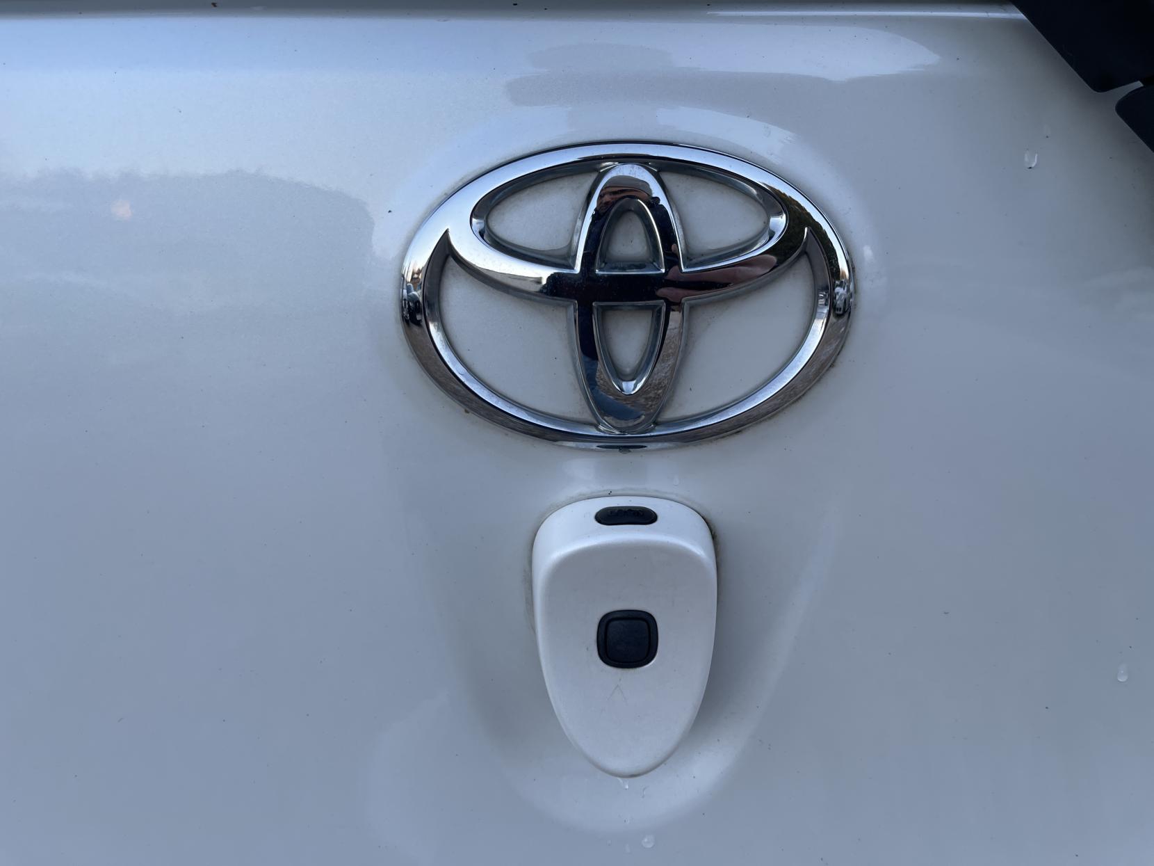 Toyota iQ 1.0 VVT-i 2 Hatchback 3dr Petrol Manual Euro 4 (68 bhp)