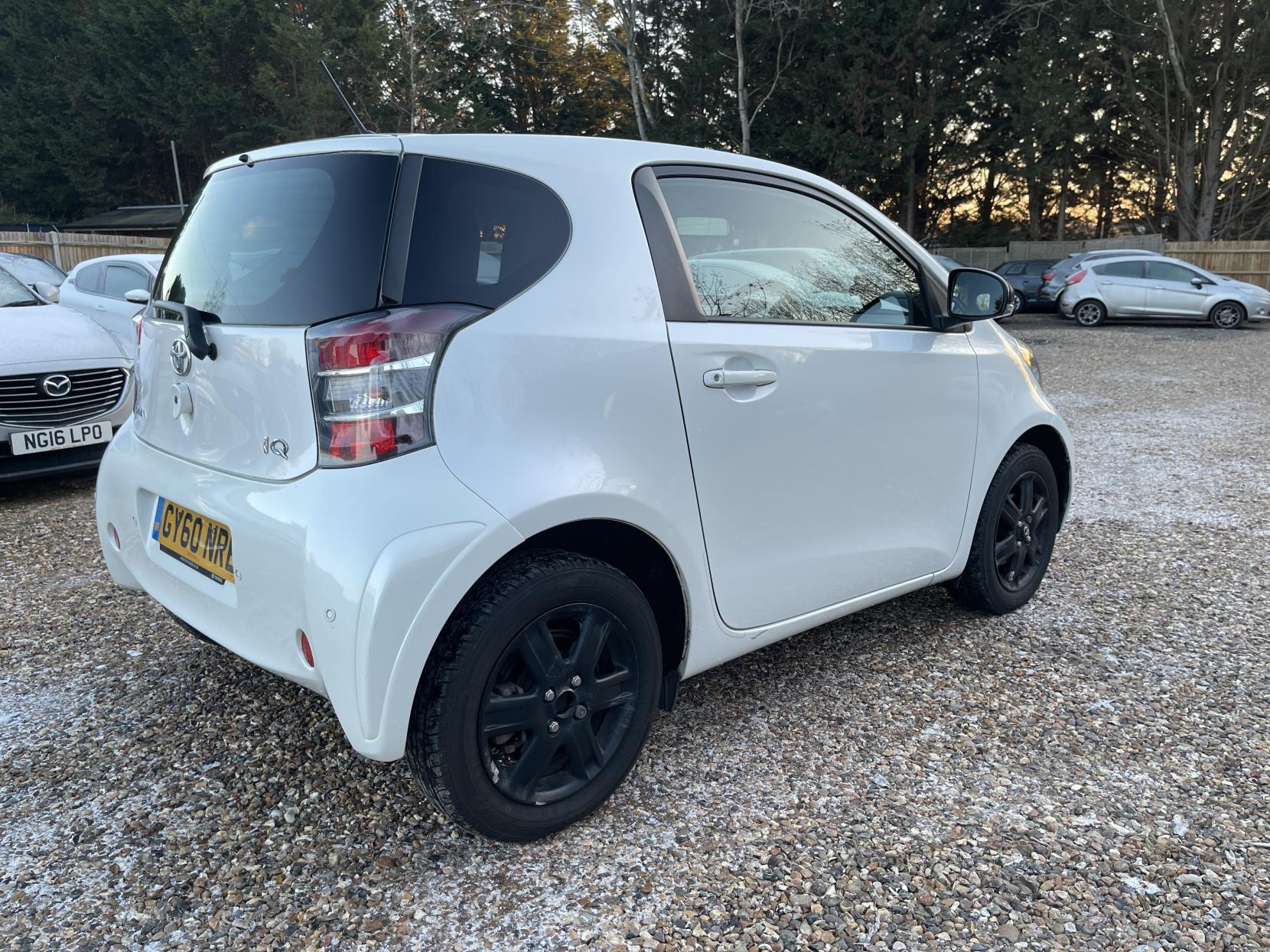 Toyota iQ 1.0 VVT-i 2 Hatchback 3dr Petrol Manual Euro 4 (68 bhp)