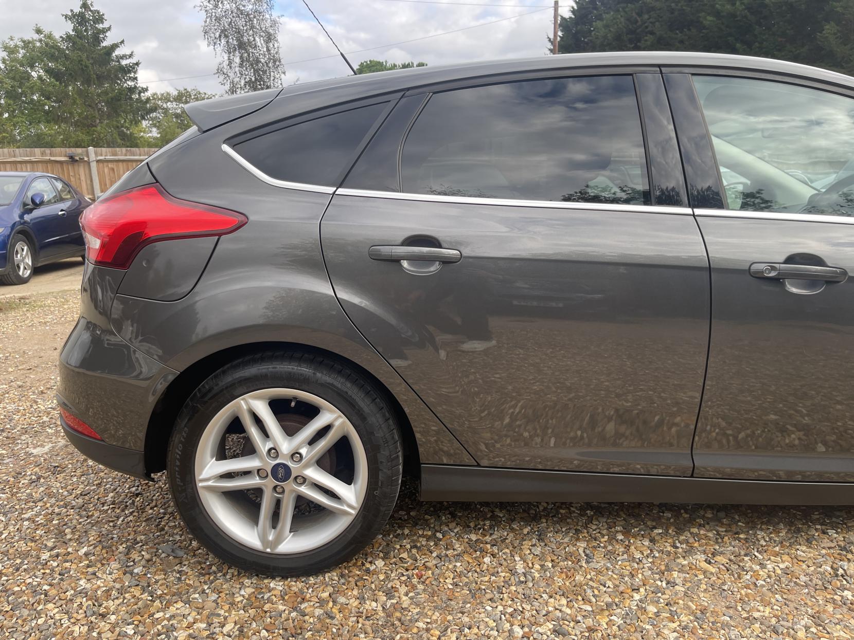 Ford Focus 1.0T EcoBoost Zetec Hatchback 5dr Petrol Manual Euro 6 (s/s) (125 ps)