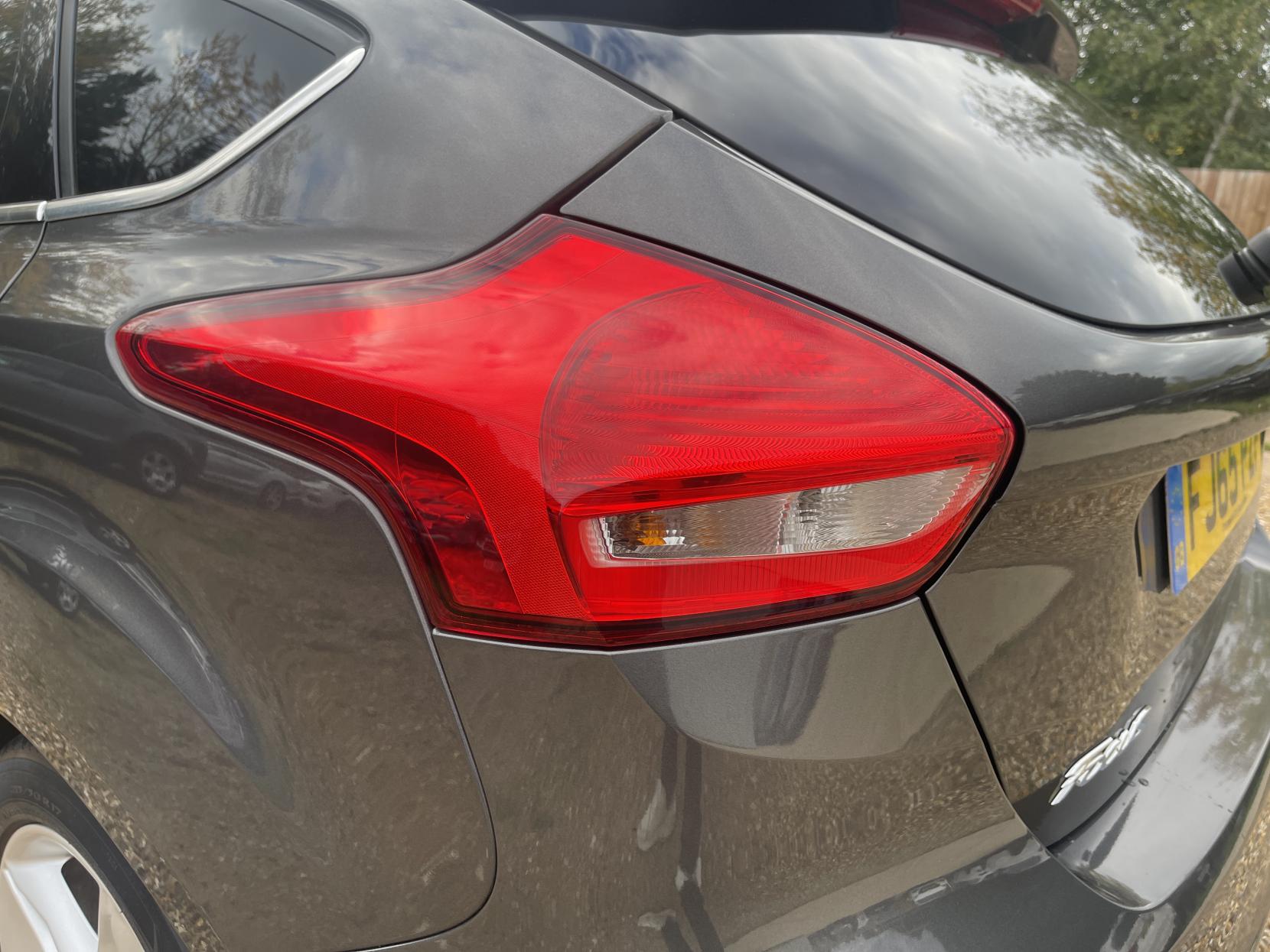 Ford Focus 1.0T EcoBoost Zetec Hatchback 5dr Petrol Manual Euro 6 (s/s) (125 ps)