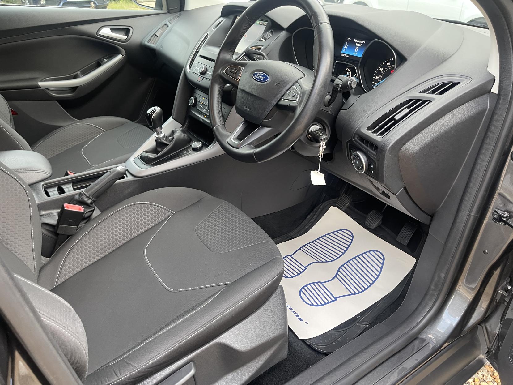Ford Focus 1.0T EcoBoost Zetec Hatchback 5dr Petrol Manual Euro 6 (s/s) (125 ps)