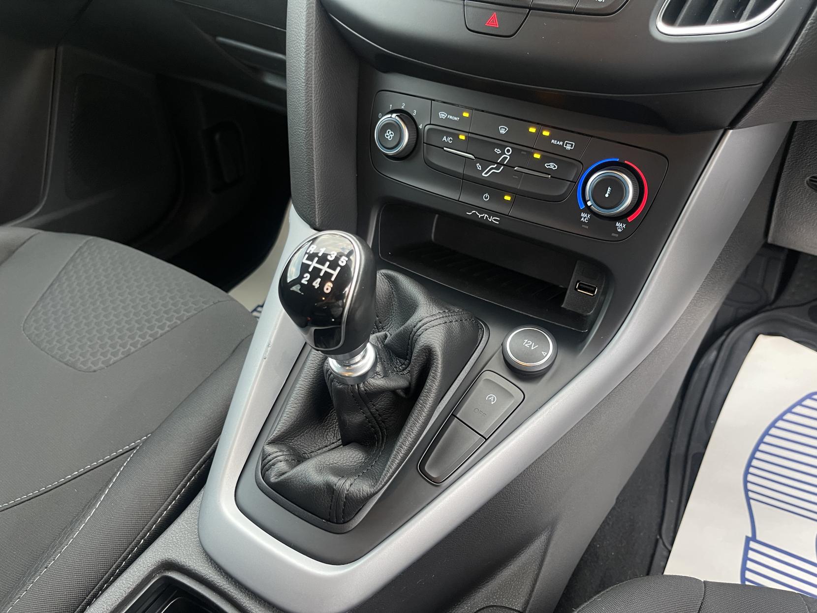 Ford Focus 1.0T EcoBoost Zetec Hatchback 5dr Petrol Manual Euro 6 (s/s) (125 ps)