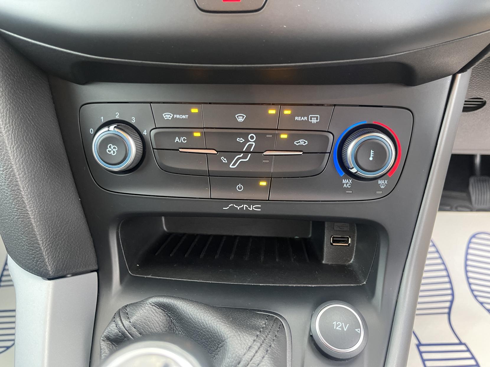 Ford Focus 1.0T EcoBoost Zetec Hatchback 5dr Petrol Manual Euro 6 (s/s) (125 ps)