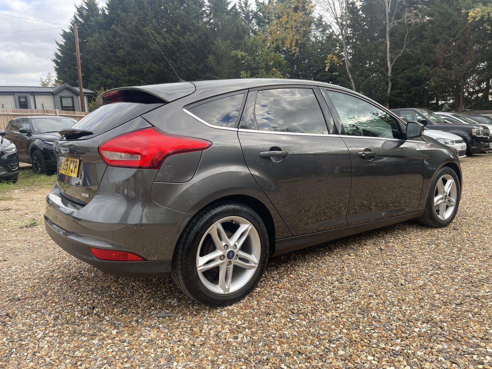 Ford Focus 1.0T EcoBoost Zetec Hatchback 5dr Petrol Manual Euro 6 (s/s) (125 ps)